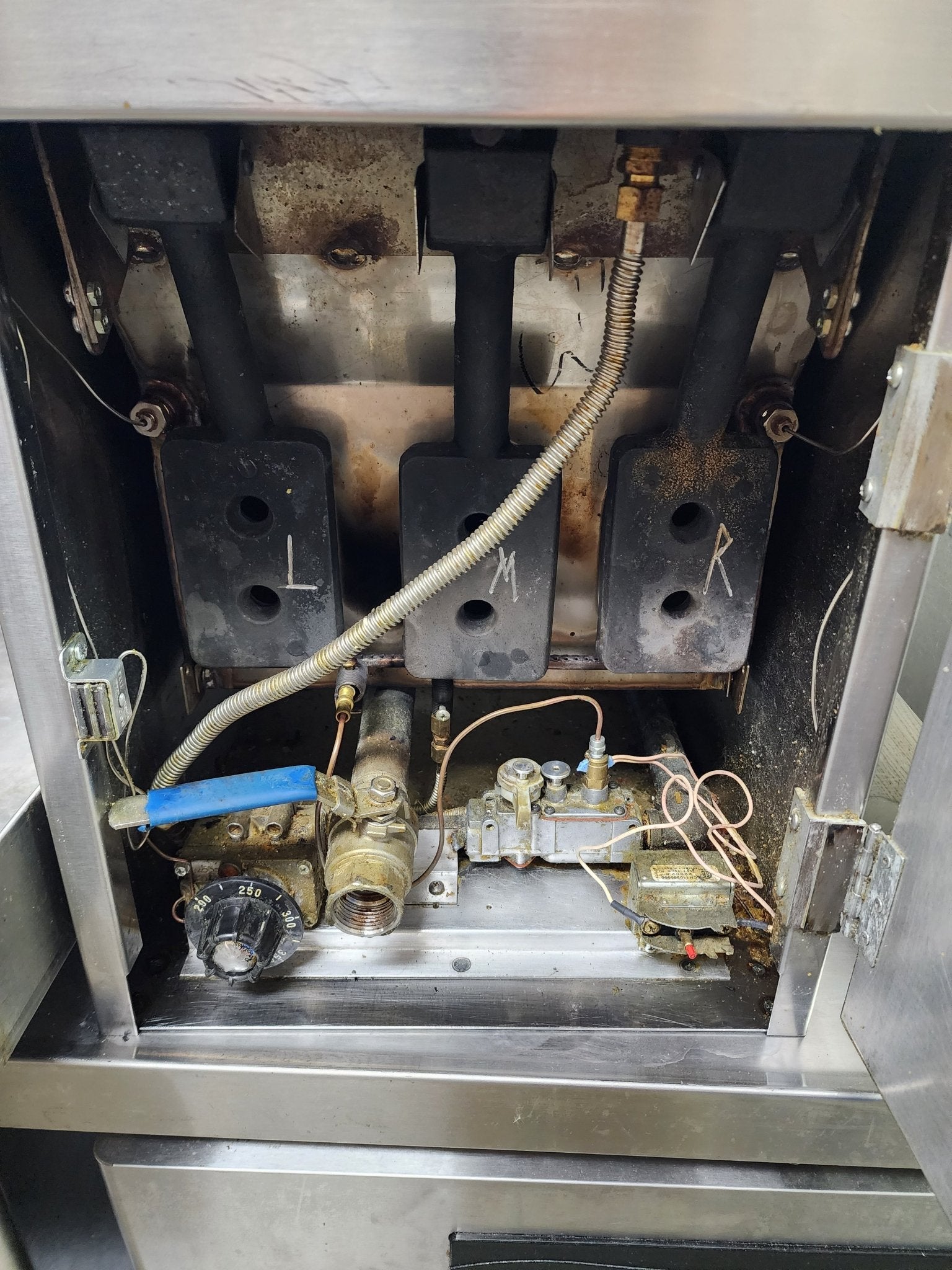 Used Comstock - Castle 14HC Full Pot 35lb Countertop Gas Fryer LPG - Falcon Restaurant Supply - 4