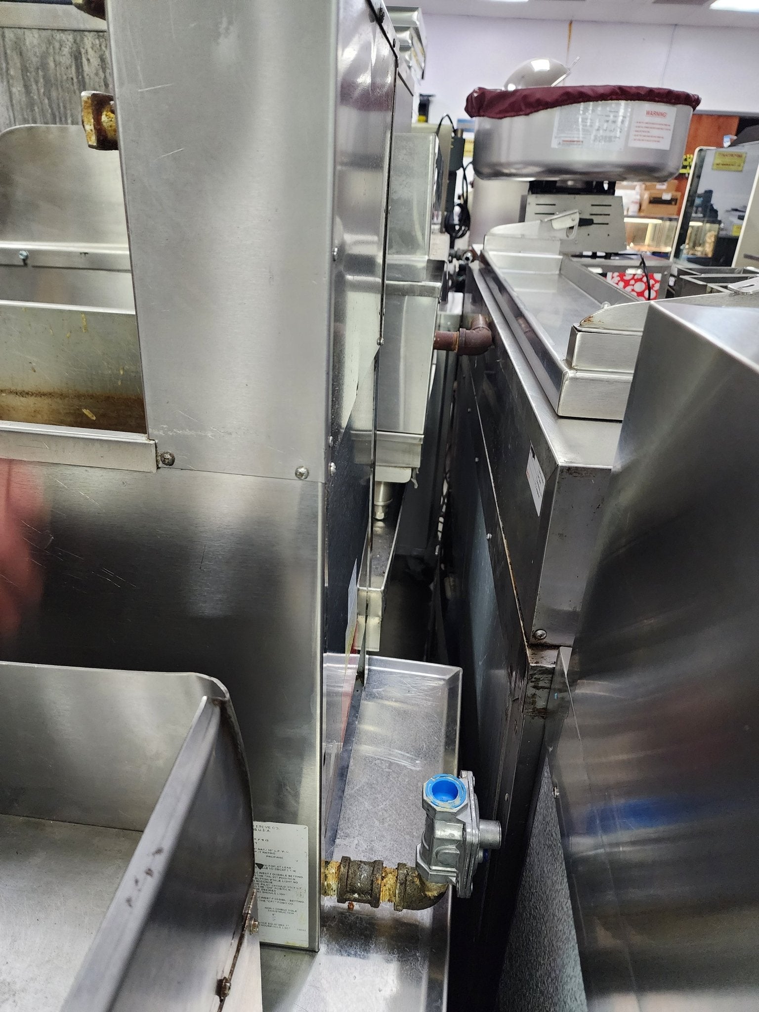 Used Comstock - Castle 14HC Full Pot 35lb Countertop Gas Fryer LPG - Falcon Restaurant Supply - 8