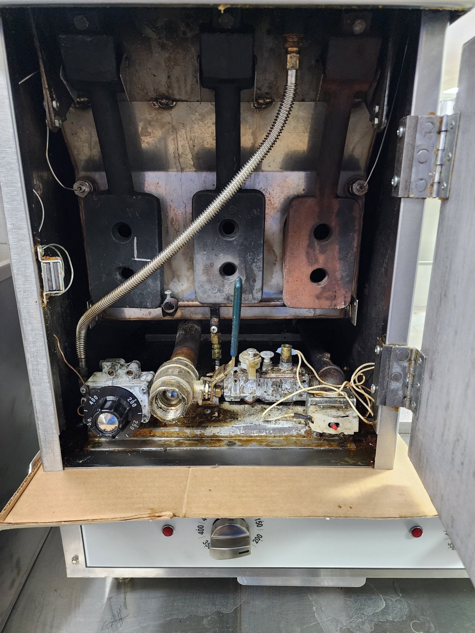 Used Comstock - Castle 14HC Full Pot 35lb Countertop Natural Gas Fryer - Falcon Restaurant Supply - 4