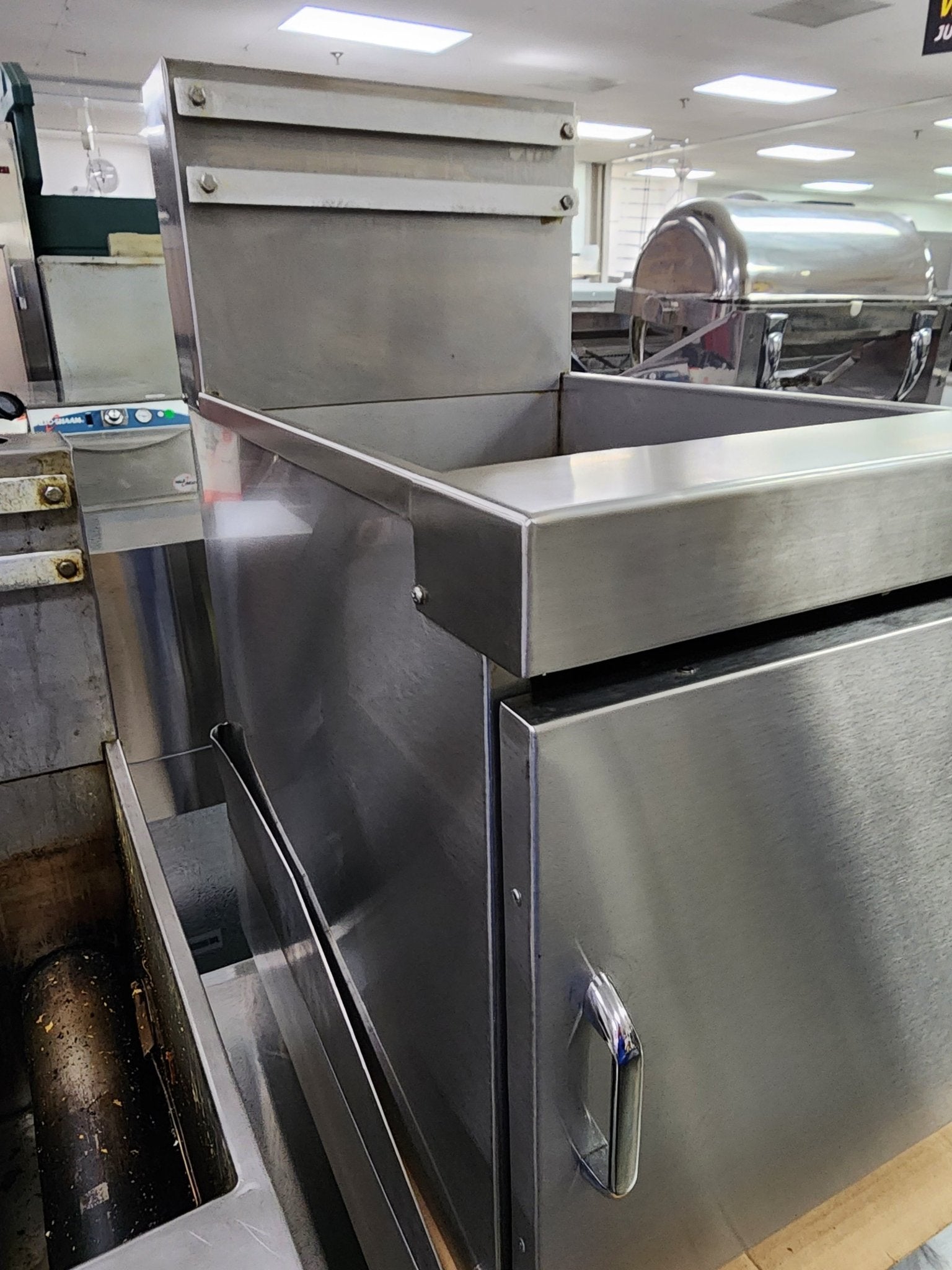 Used Comstock - Castle 14HC Full Pot 35lb Countertop Natural Gas Fryer - Falcon Restaurant Supply - 6