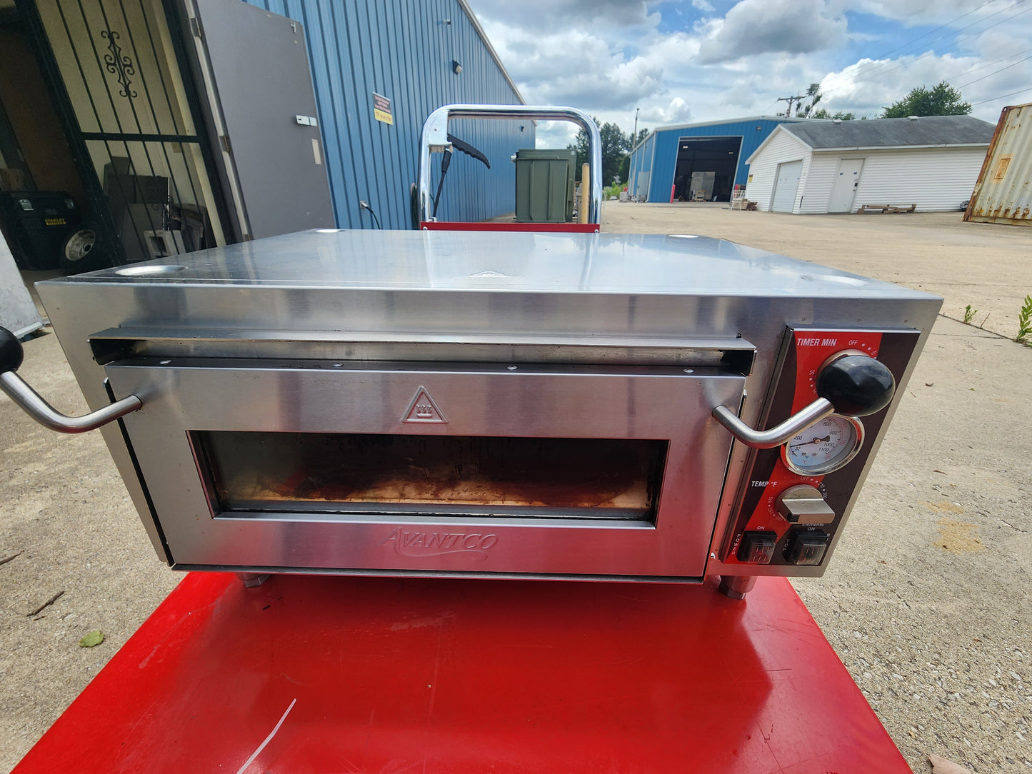 Used Avantco 177DPO180S Countertop Single Deck Pizza Oven - JS