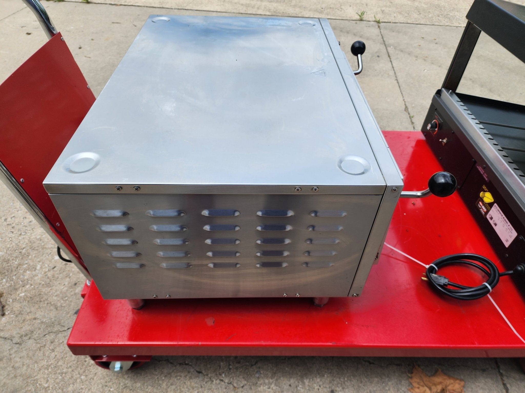 Used Avantco 177DPO180S Countertop Single Deck Pizza Oven - JS - Falcon Restaurant Supply - 4