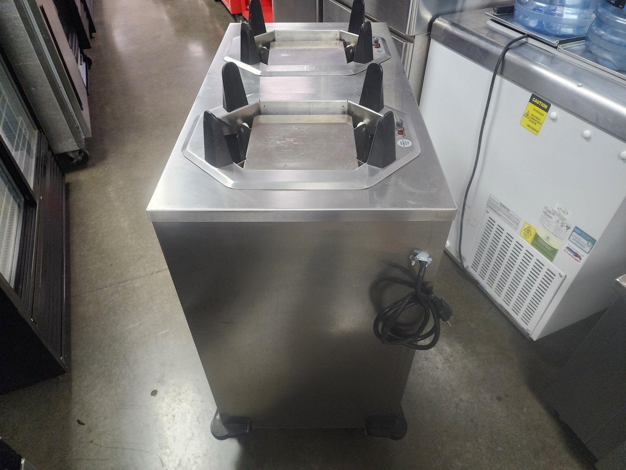 Used Lakeside V6212 Stainless Steel Heated Two Stack Plate Dispenser for 8 3/4" x 11 3/4" to 9 1/4" x 12 1/2" Oval Plates - Falcon Restaurant Supply - 4