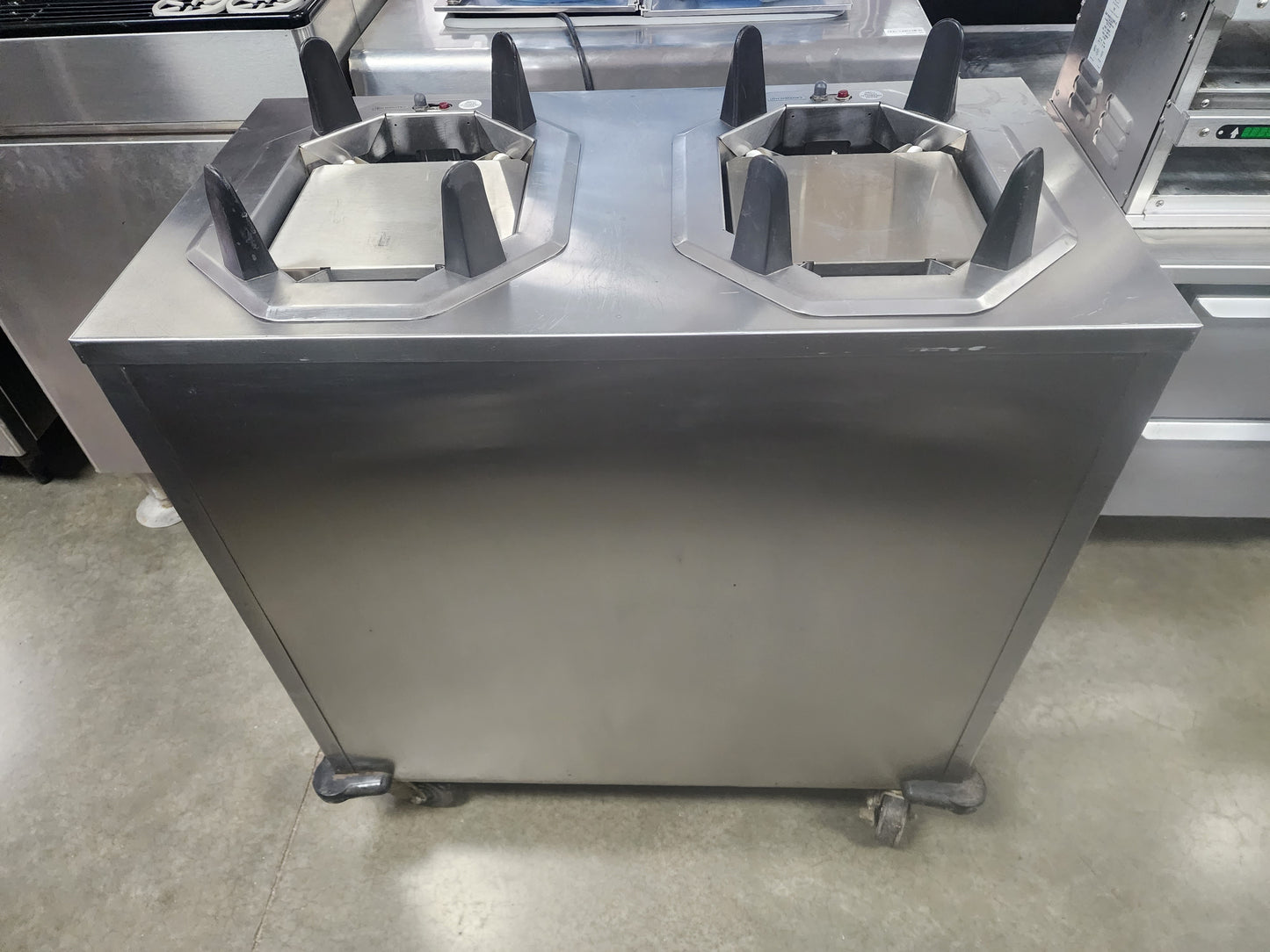 Used Lakeside V6212 Stainless Steel Heated Two Stack Plate Dispenser for 8 3/4" x 11 3/4" to 9 1/4" x 12 1/2" Oval Plates