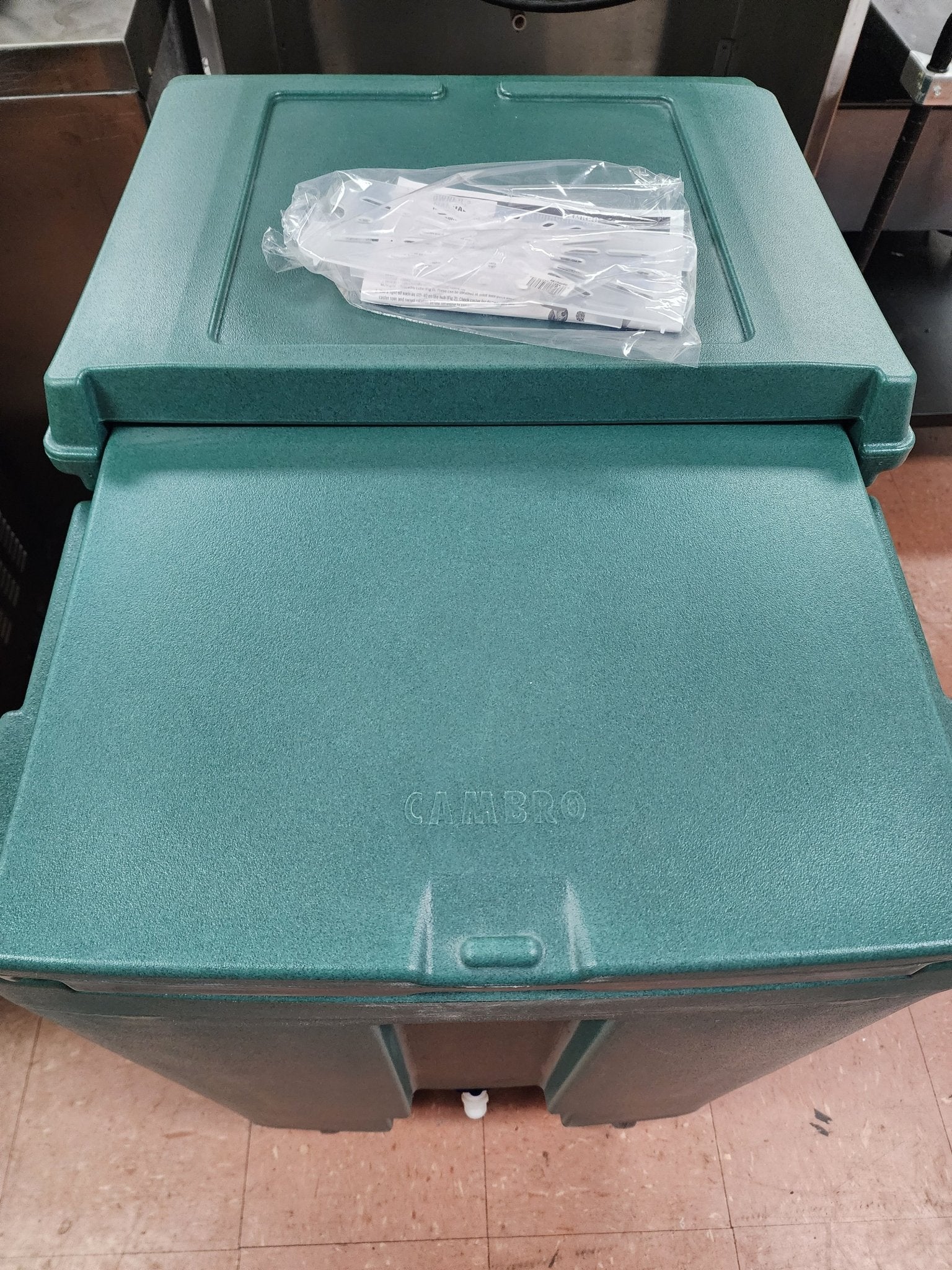Used Cambro ICS175TB - 175 lb Insulated Mobile Ice Caddy - Plastic, Slate Blue - Falcon Restaurant Supply - 4