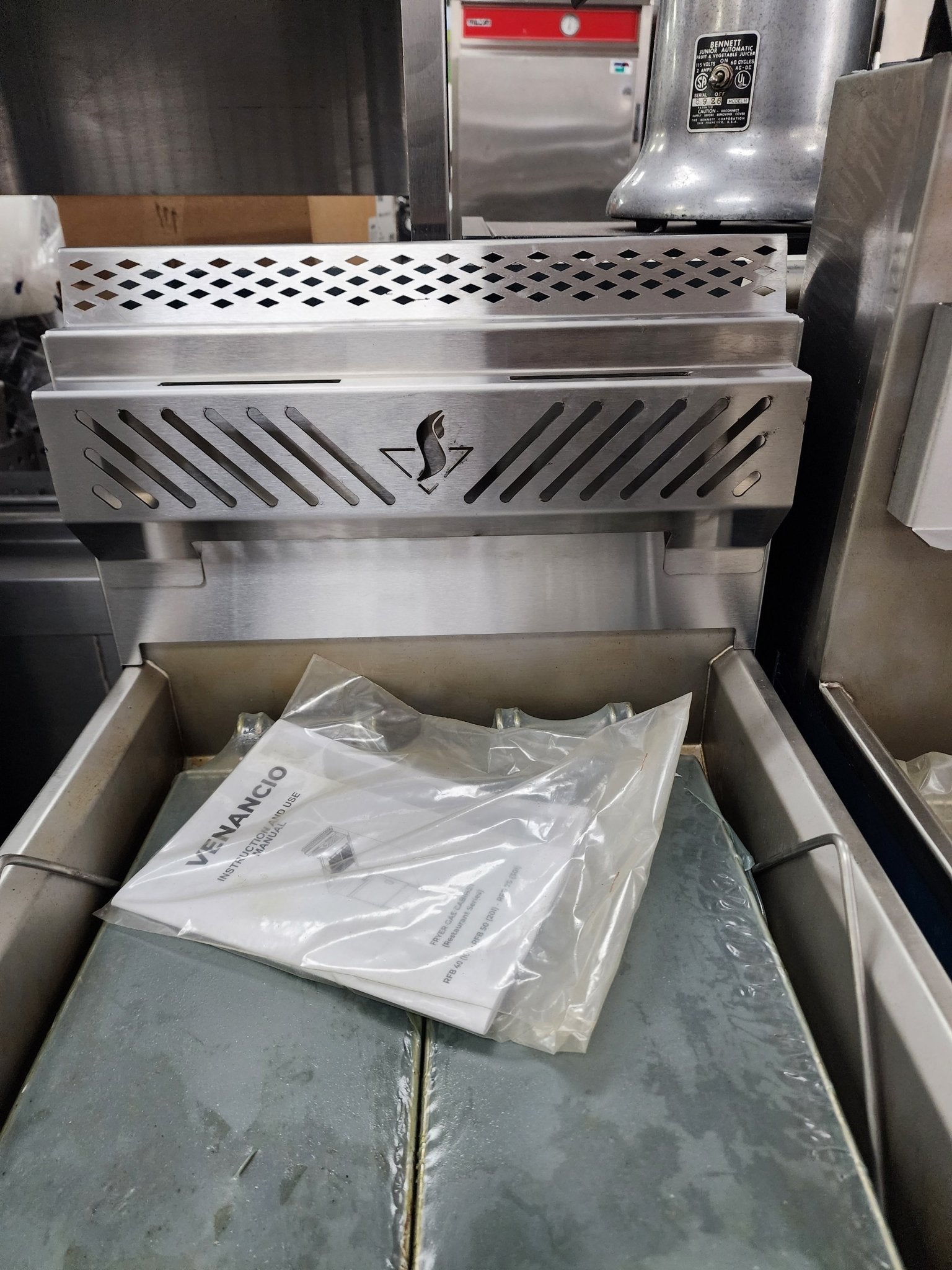 New Venancio RFB40G - CB - Prime Restaurant Series Floor Fryer 40lb - Natural Gas/LP on Legs - Falcon Restaurant Supply - 2