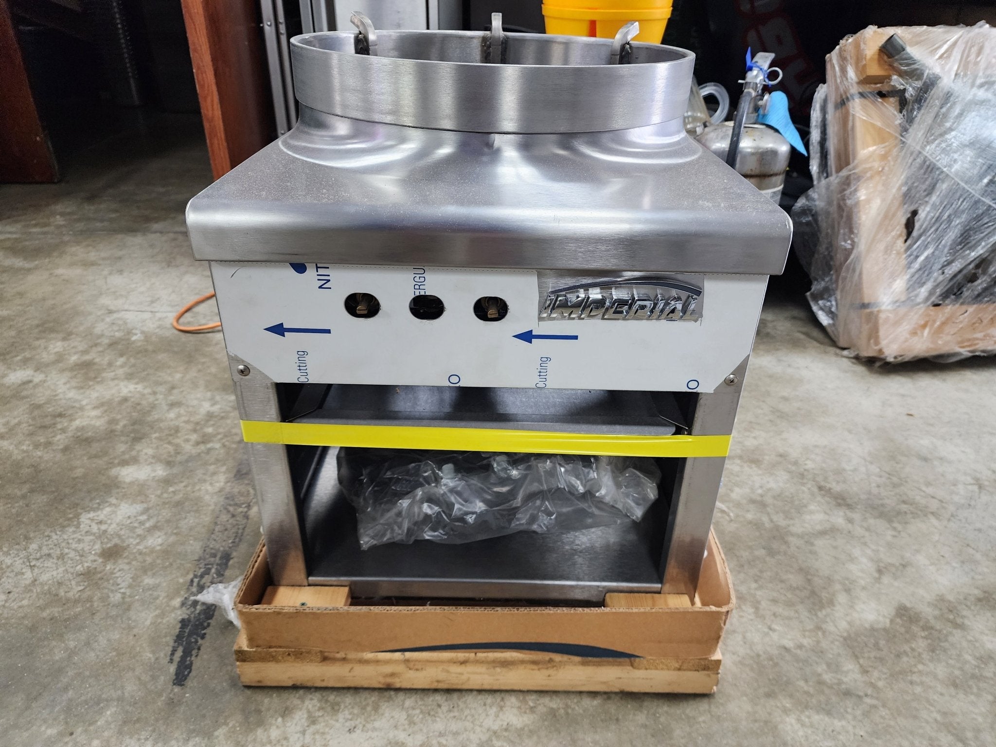 New Imperial ISP - 18 - W 18" Gas Wok Range w/Wok & w/Stock Pot Grate - Falcon Restaurant Supply - 1