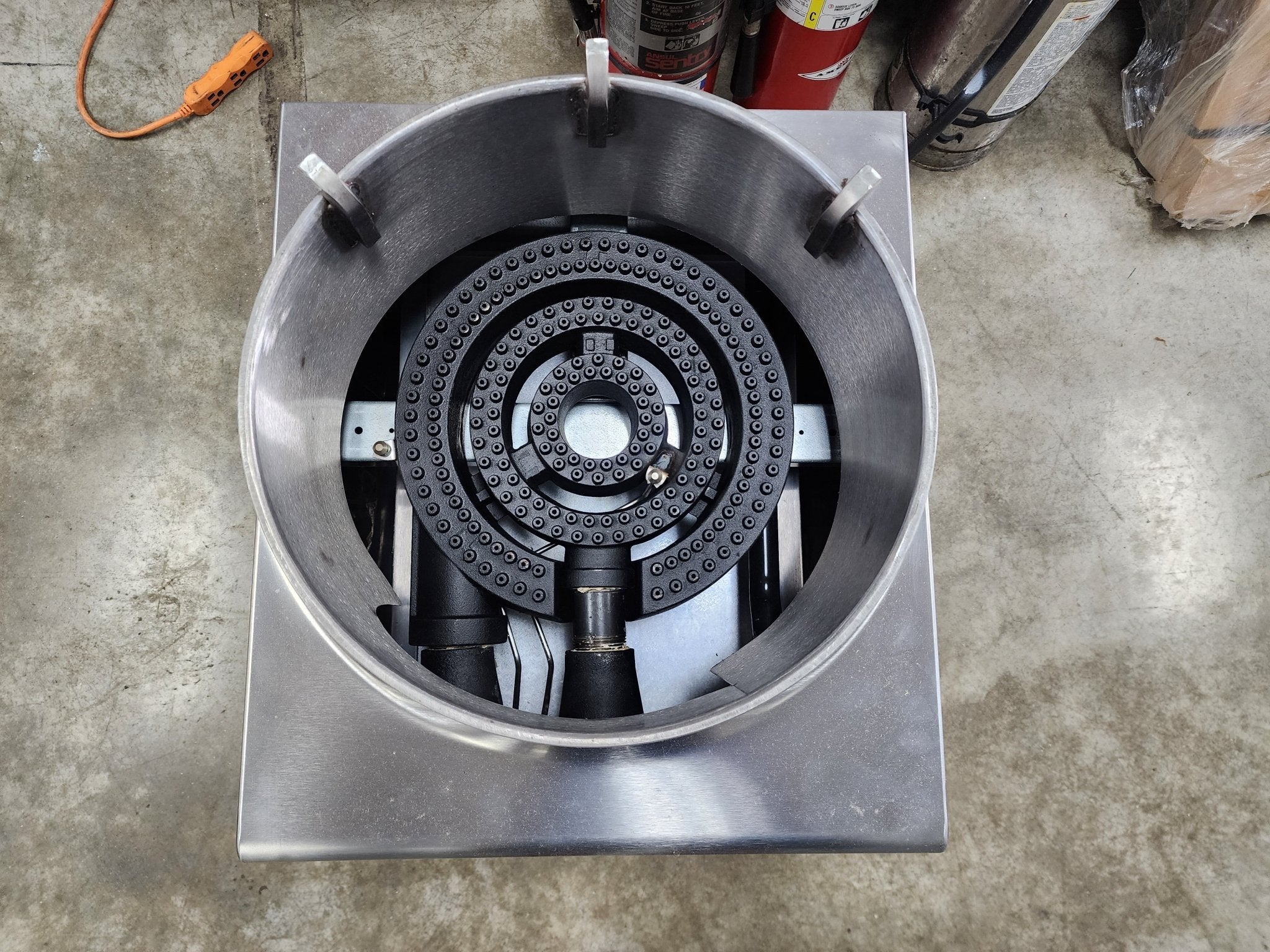 New Imperial ISP - 18 - W 18" Gas Wok Range w/Wok & w/Stock Pot Grate - Falcon Restaurant Supply - 4