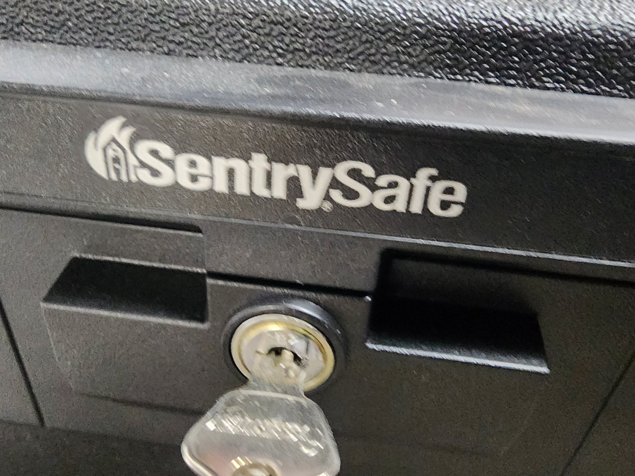 New File Safe, 0.6 cu ft, 32 lb, Privacy Key Lock - Falcon Restaurant Supply - 3