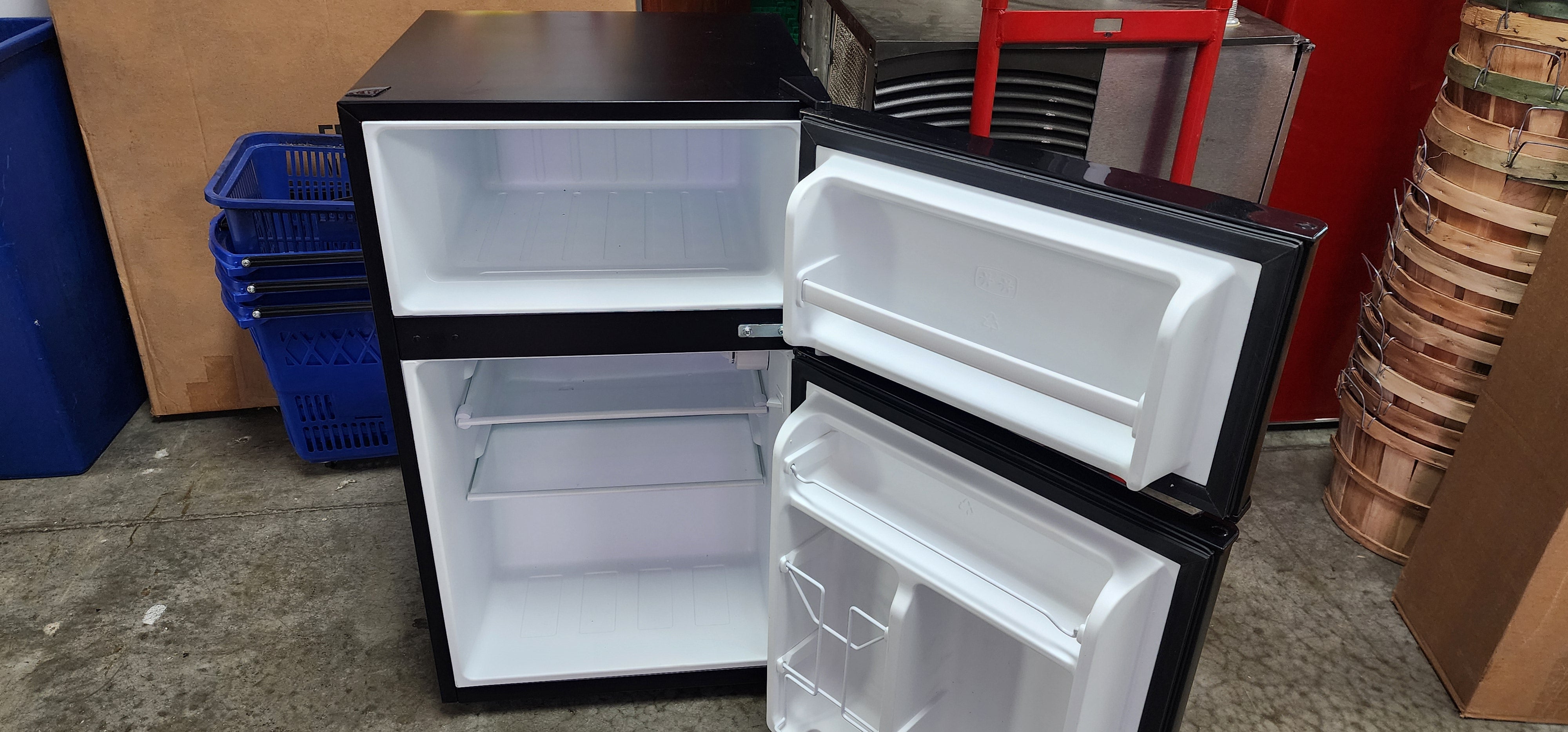 Used Proctor|Silex PSR31TBKE Compact Refrigerator w/ Reversible Double Door Top Mounted Freezer, 3.1 Cubic Feet, Black 120V