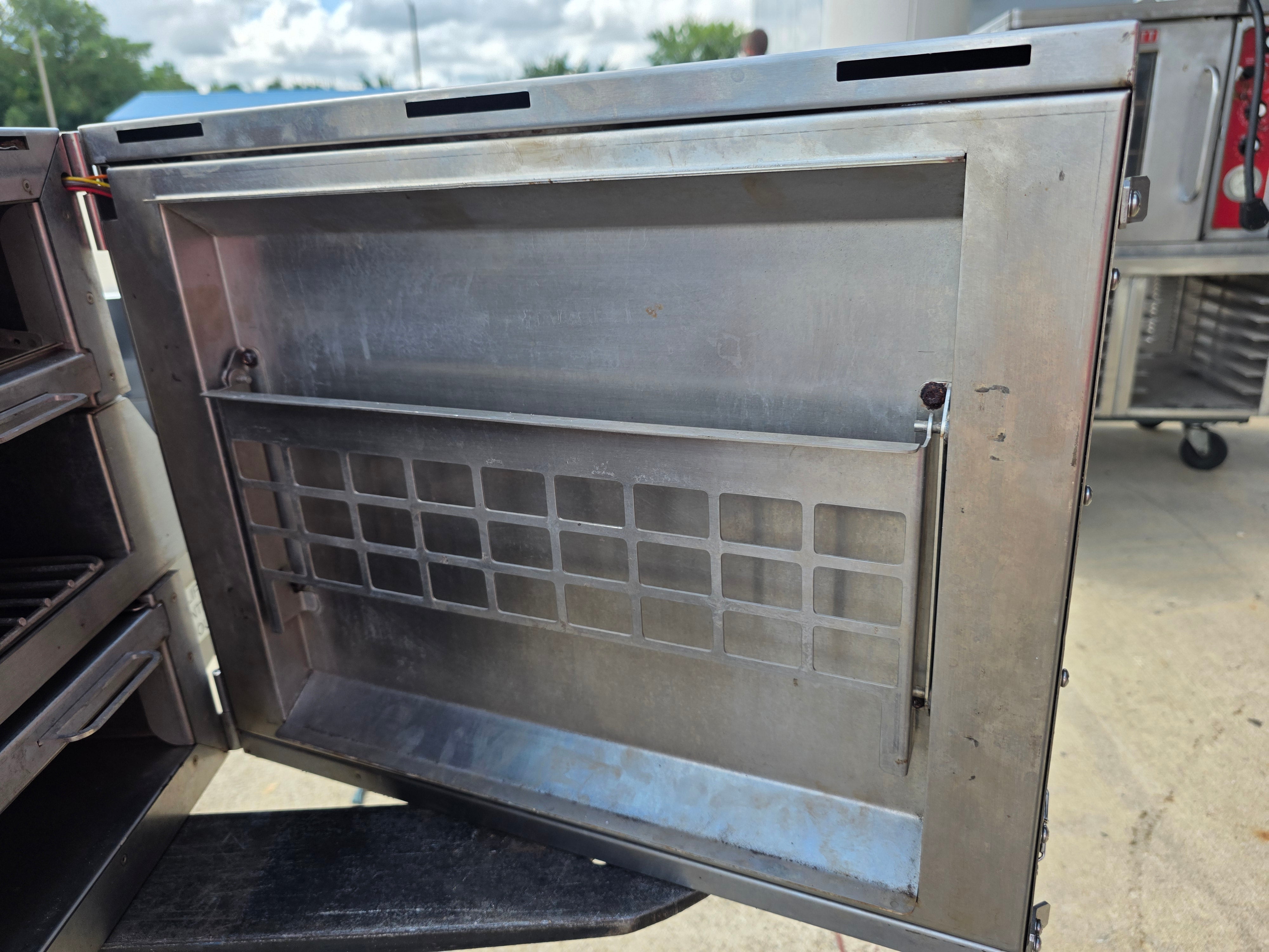 Used Ovention M1718 Matchbox Ventless Electric Impingement Pizza Oven 208/240V 1Ph