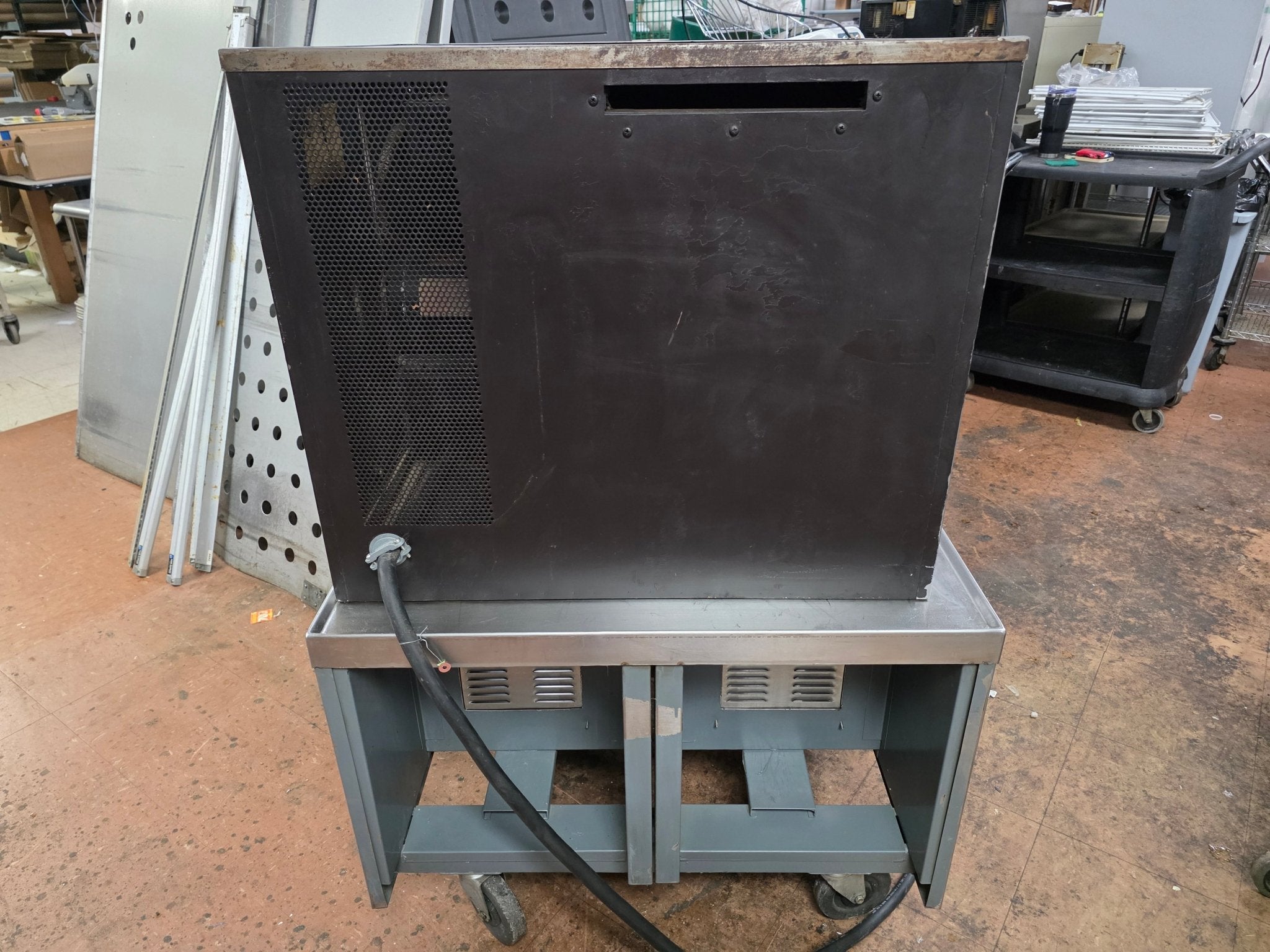 Used Blodgett CTB-1 Electric 1/2 Size Convection Oven with Stand and Casters 208V JB