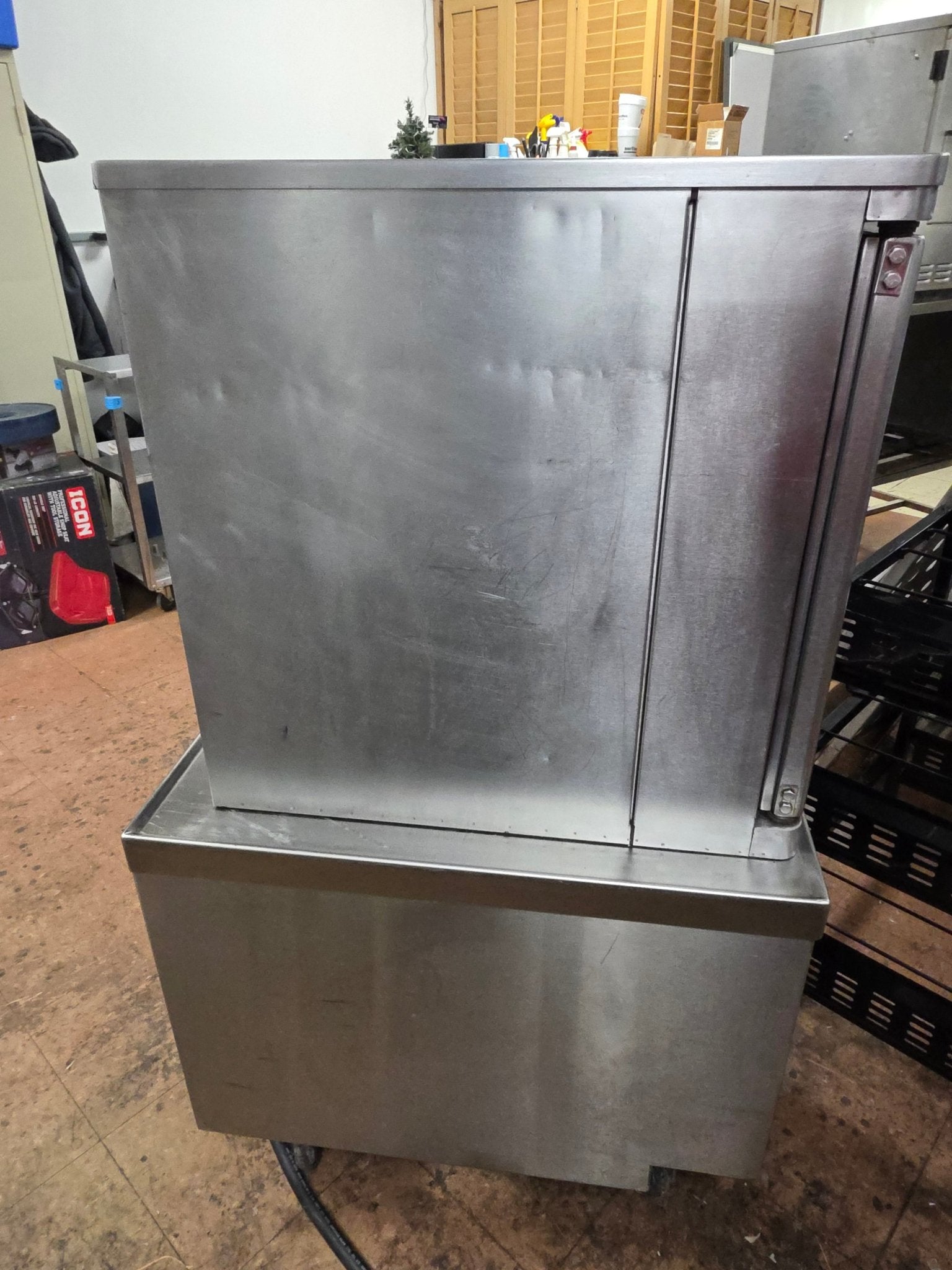 Used Blodgett CTB - 1 Electric 1/2 Size Convection Oven with Stand and Casters 208V JB - Falcon Restaurant Supply - 9