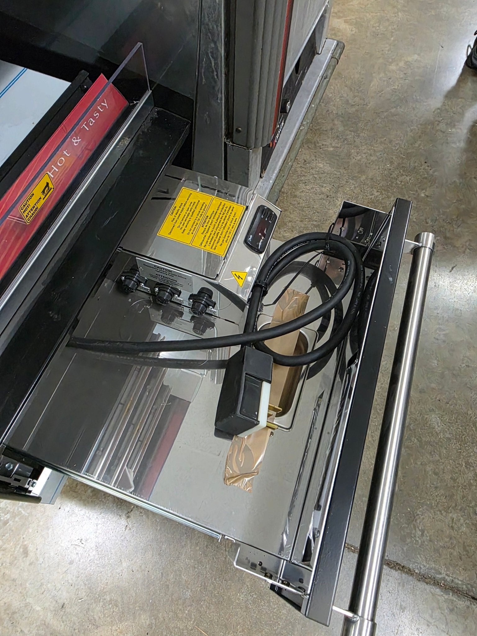 New Fri - Jado MD24 - 5 Heated 5 Shelf Grab N Go Self Service Merchandiser 208V - Falcon Restaurant Supply - 4