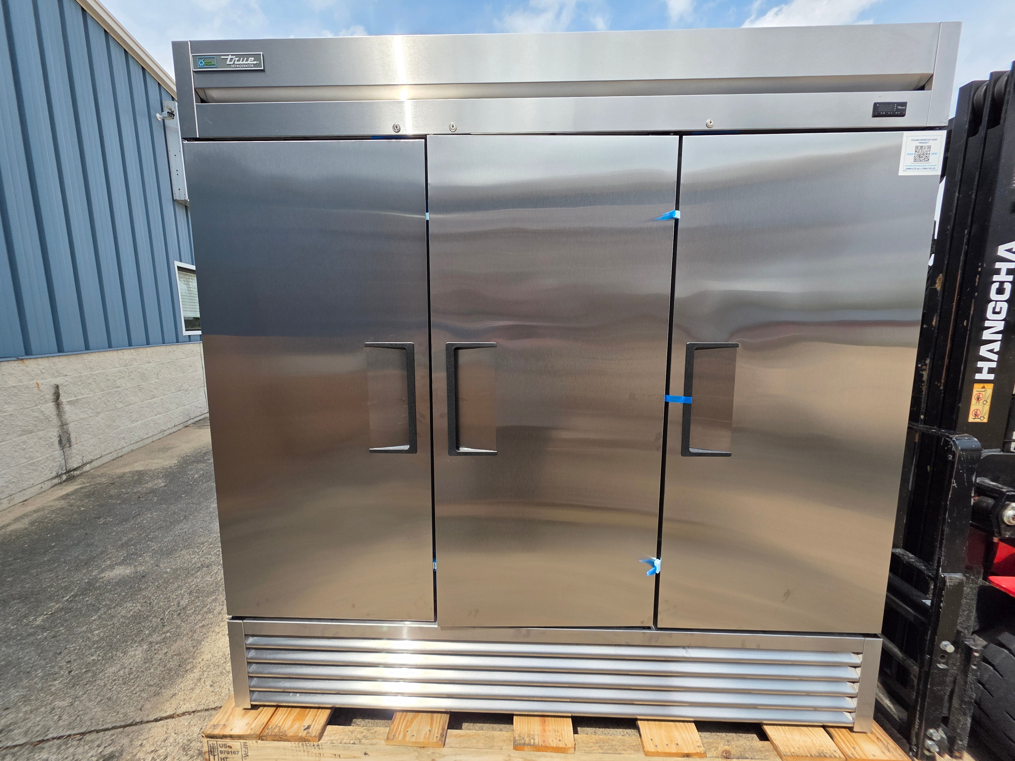 Unused 2025 True T-72-HC Stainless Steel 3 Door Reach-In Refrigerator Cooler T72 - F1