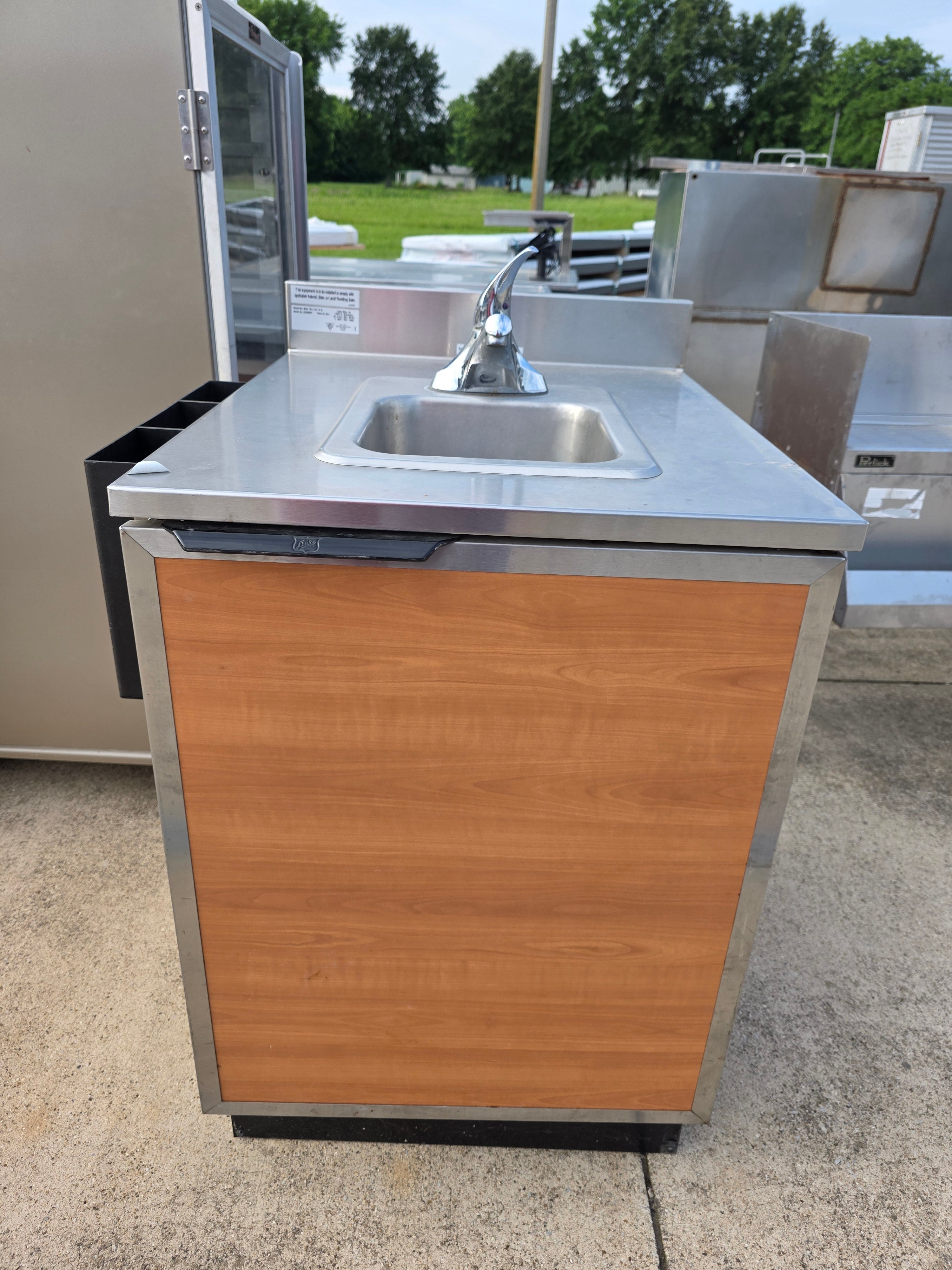 Used 24" x 29.5" Duke PS-24 Stainless Top Cabinet with Sink - SS383 - RK