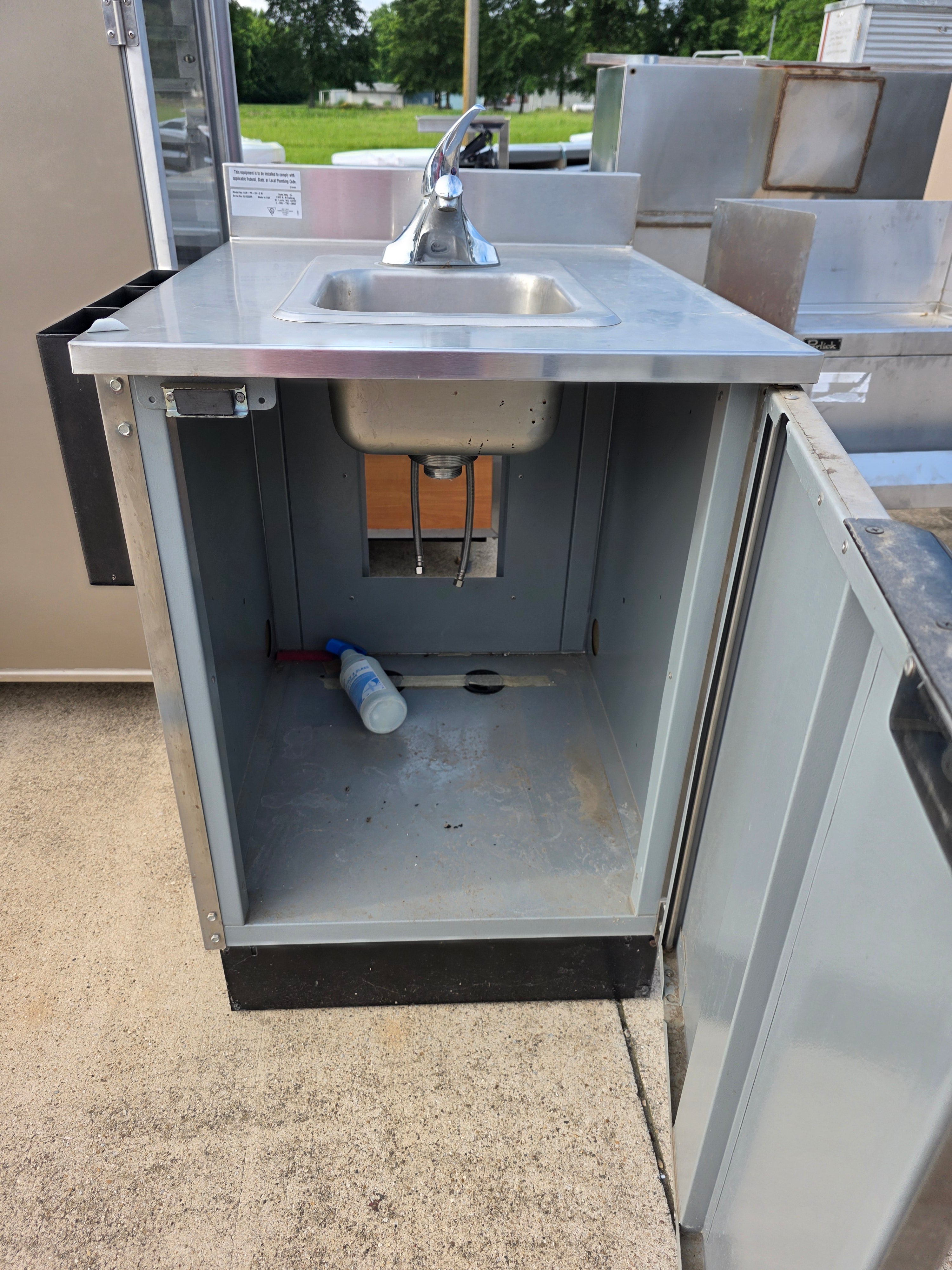 Used 24" x 29.5" Duke PS-24 Stainless Top Cabinet with Sink - SS383 - RK