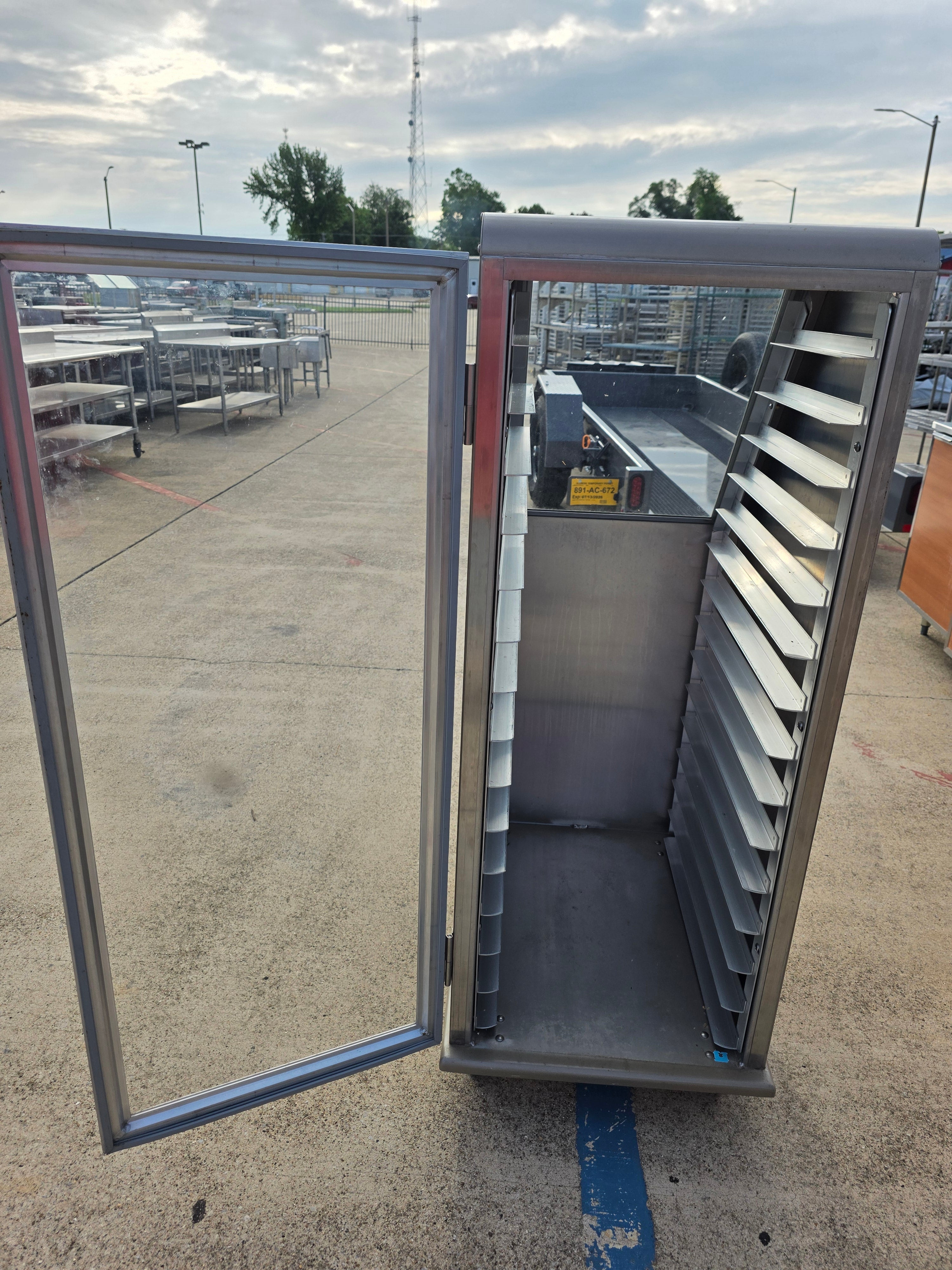 Used Lockwood CA57-RR15-CD-S-L Mobile 15 Baking Sheet Enclosed Display - SS387 - RK
