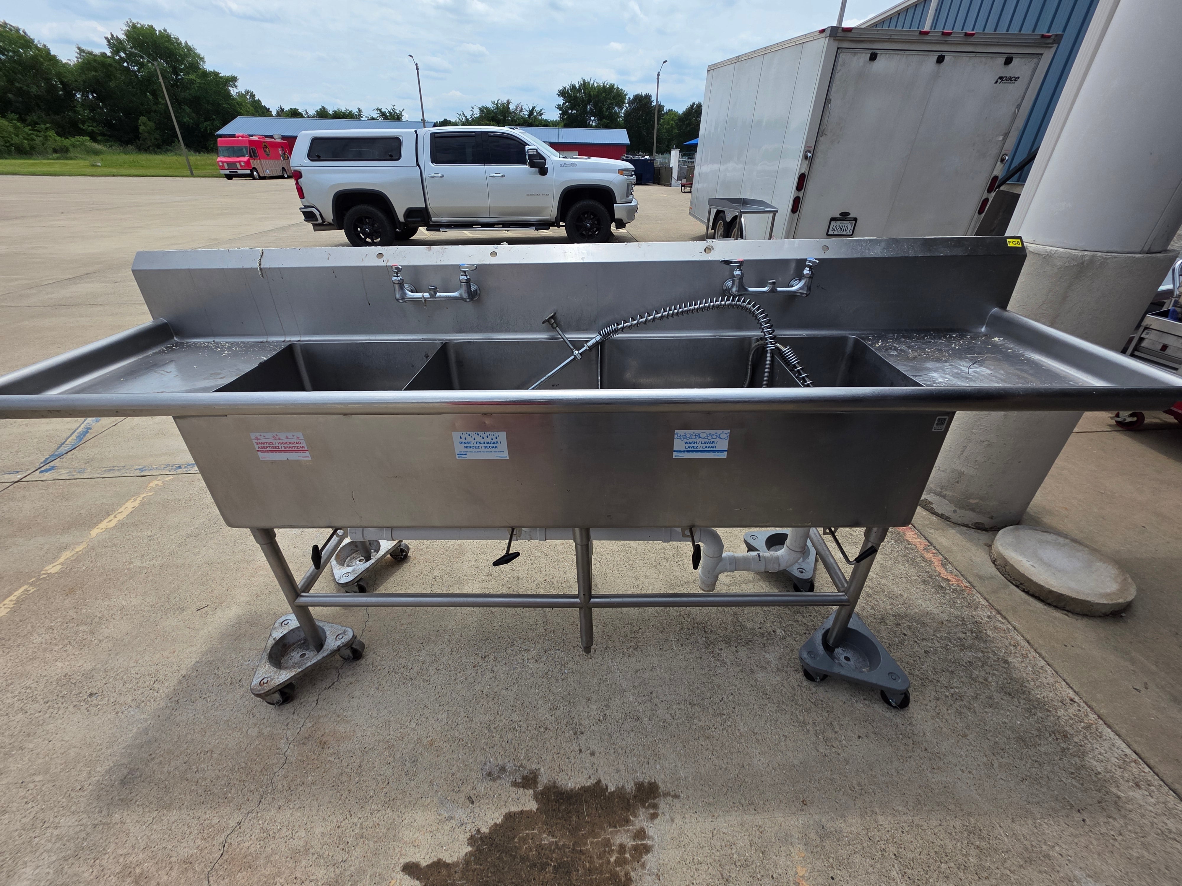Used 108" Stainless Steel 4 Compartment Sink with Sprayers and Twist Drains - FG8 - SS388 (Copy)