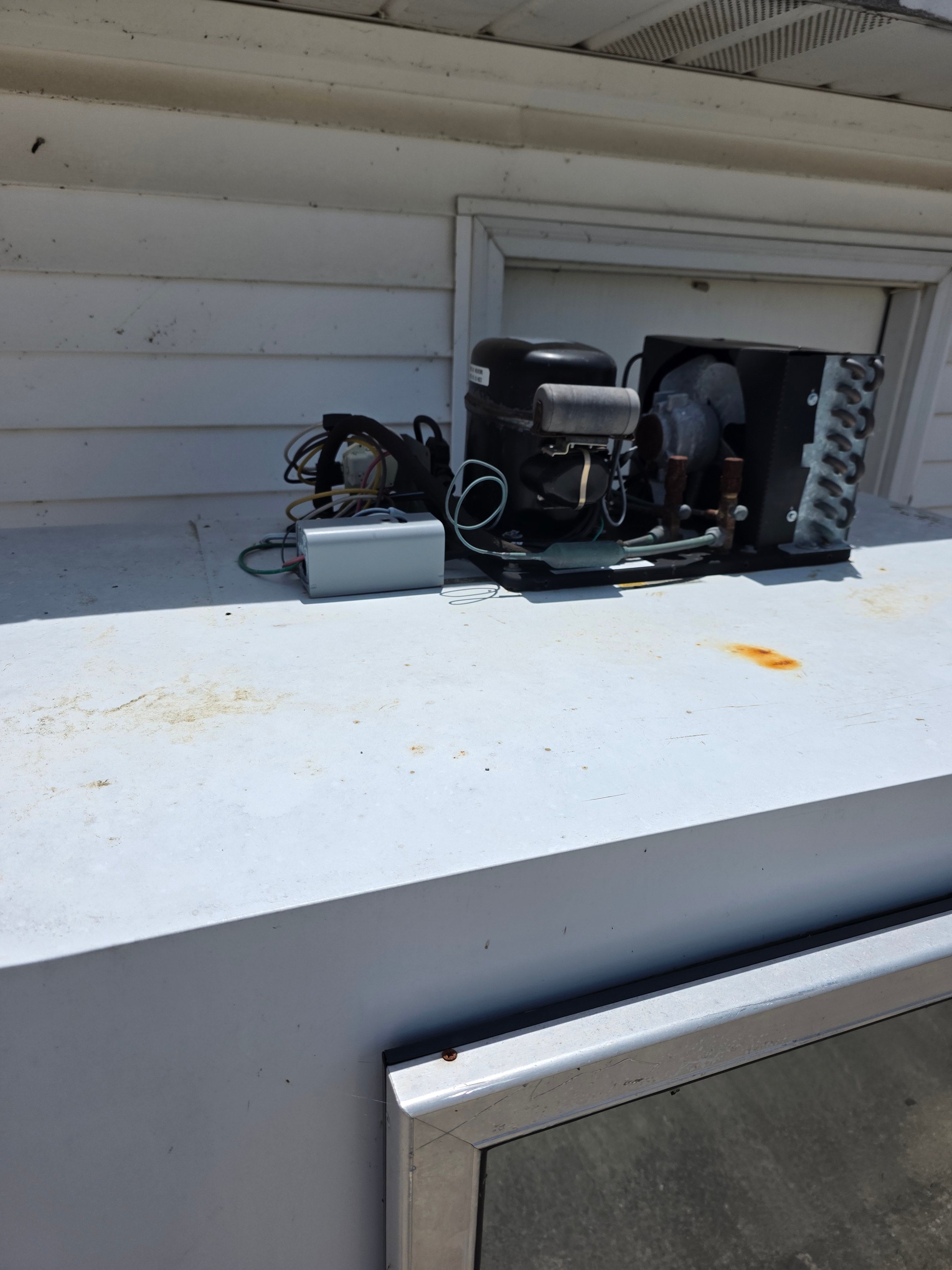 Used Leer 401UA33MG Model 40 Glass Door Indoor Ice Merchandiser Freezer - 115V