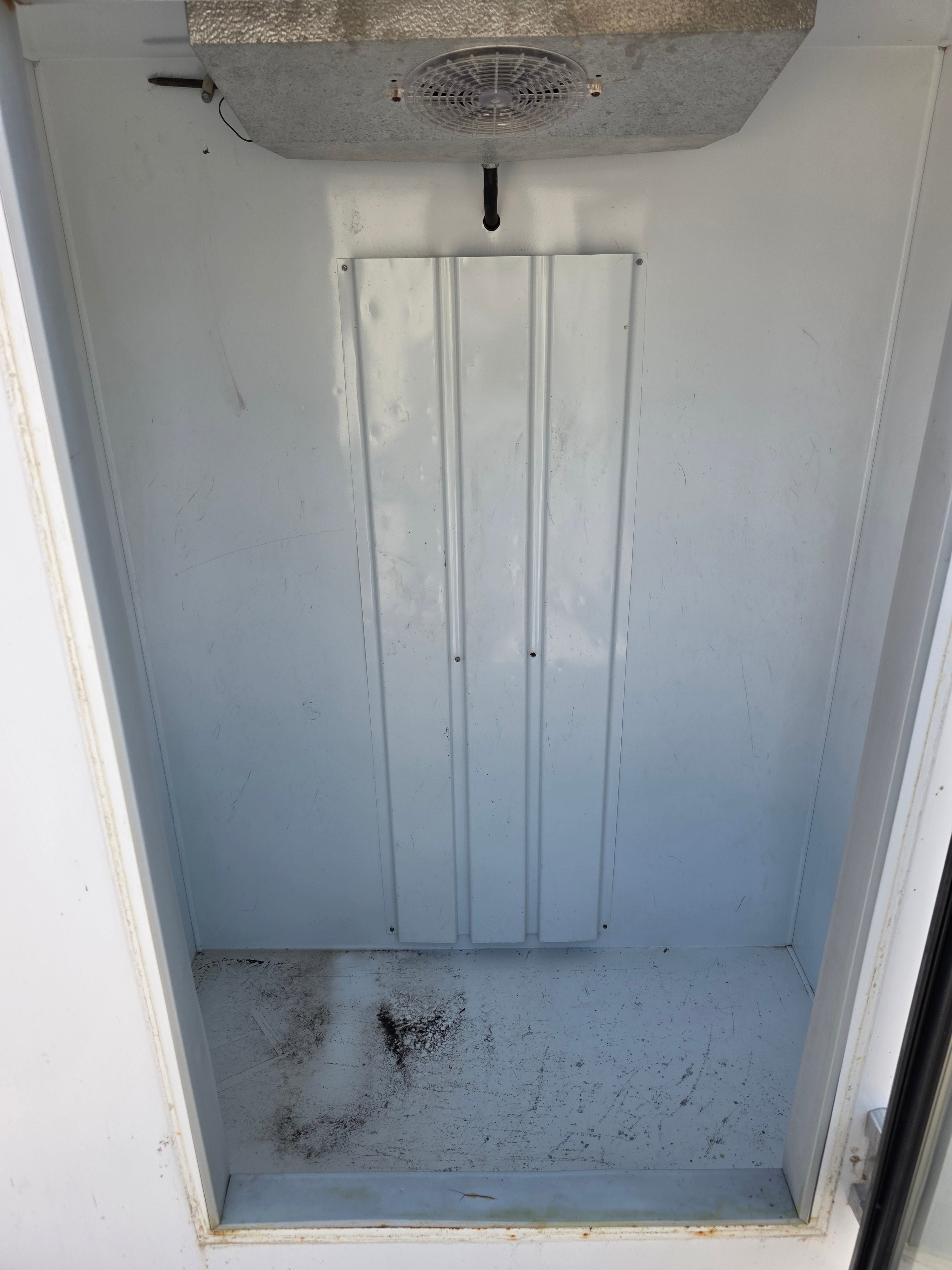 Used Leer 401UA33MG Model 40 Glass Door Indoor Ice Merchandiser Freezer - 115V