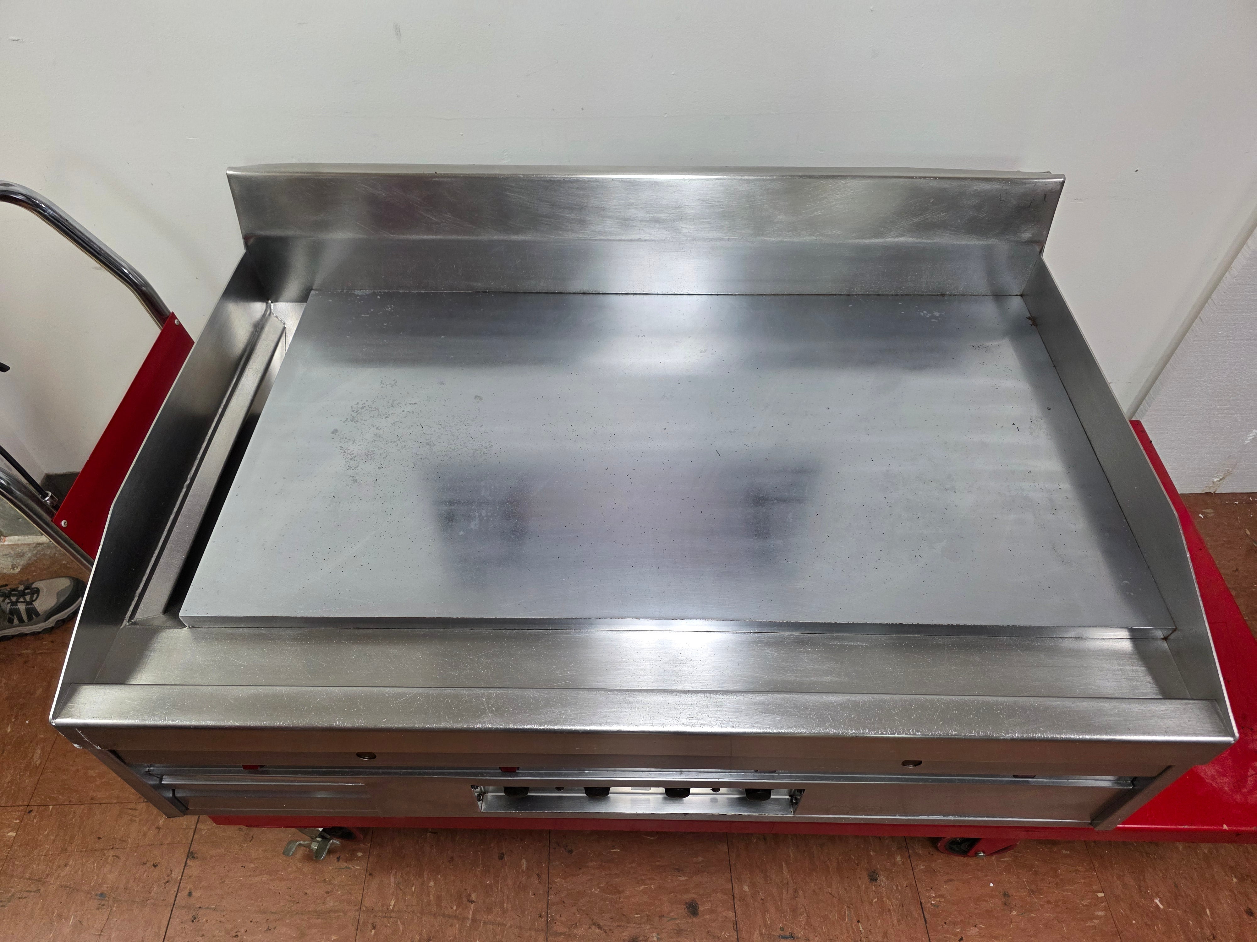 Used 48" MagiKitch'n MKG-48-ST NG Countertop Griddle with Thermostatic Controls