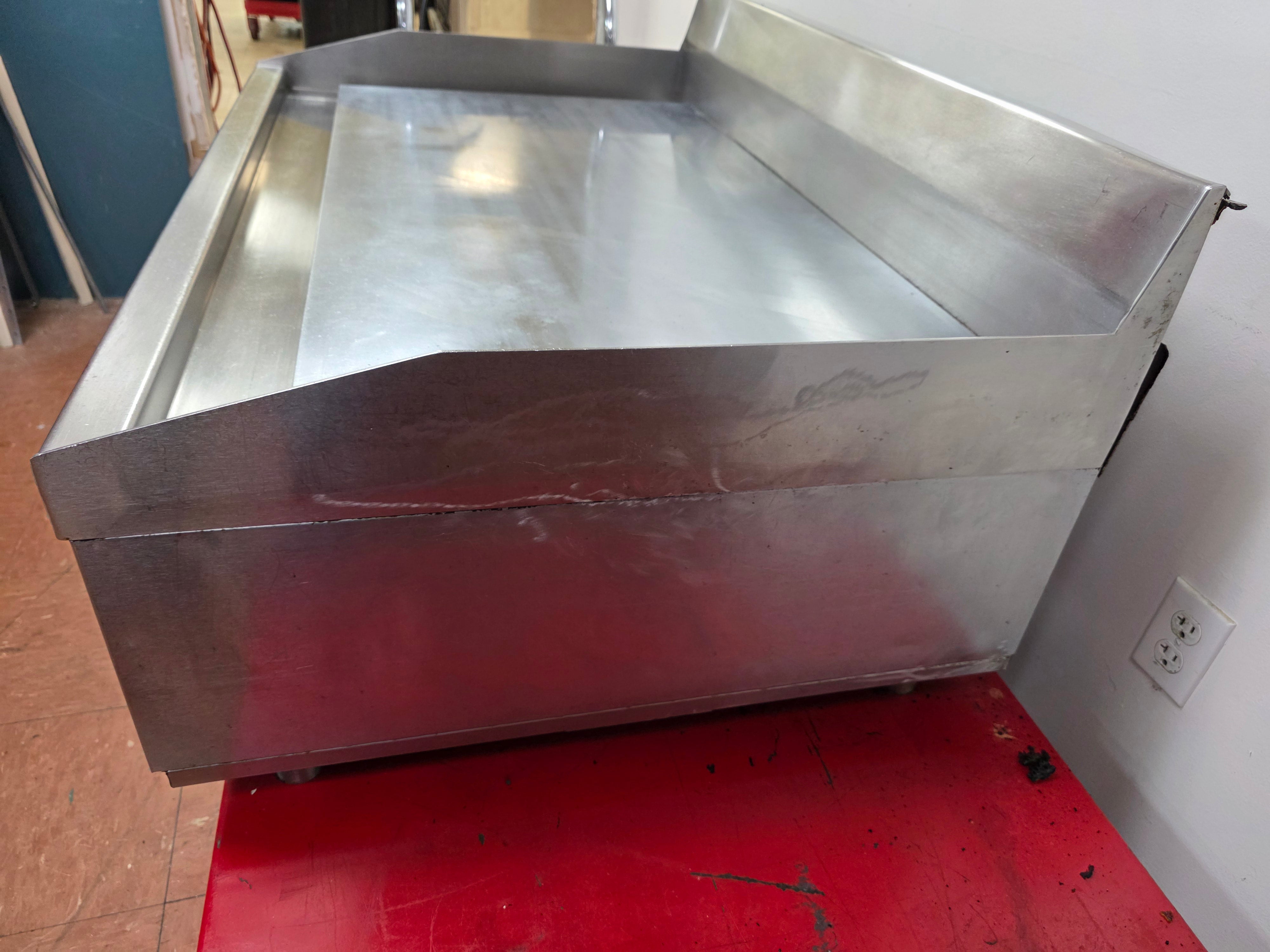 Used 48" MagiKitch'n MKG-48-ST NG Countertop Griddle with Thermostatic Controls