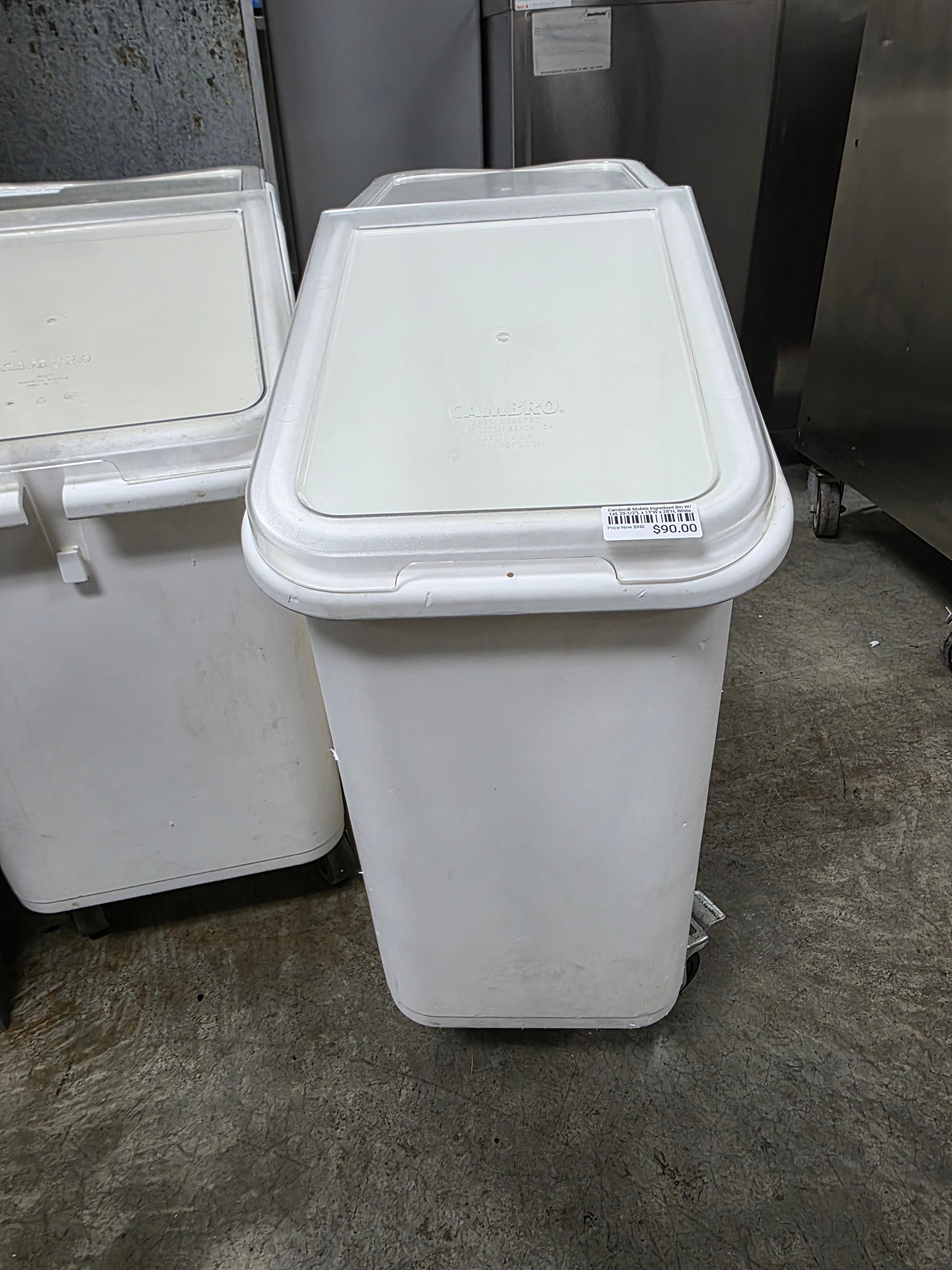 Cambro® Mobile Ingredient Bin W/ Lid, 29-1/2"L x 13"W x 28"H, White - BB