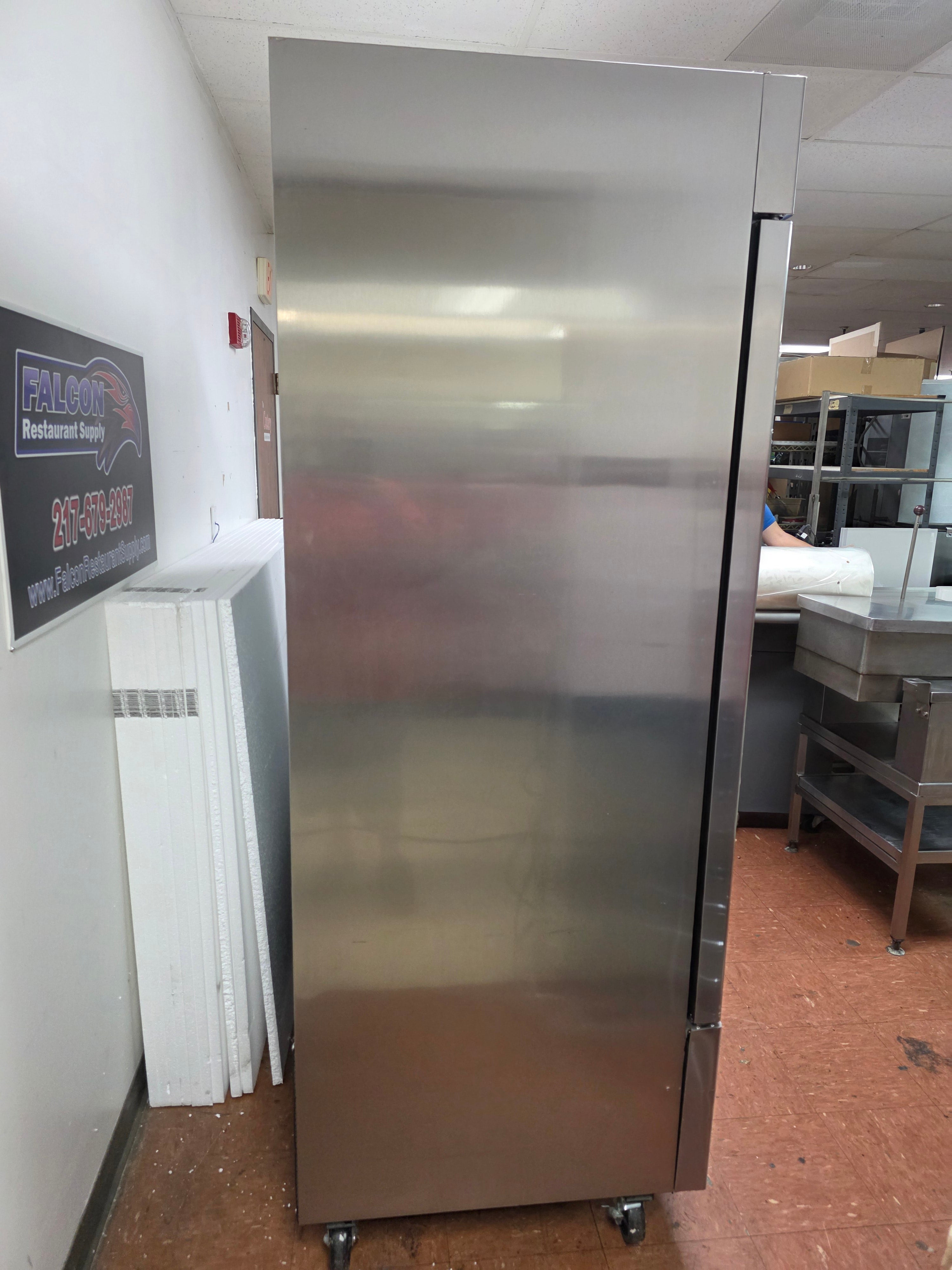 Used 54" Maxx Cold MCR-49FDHC Stainless Two Section Reach In Refrigerator 120V - 2