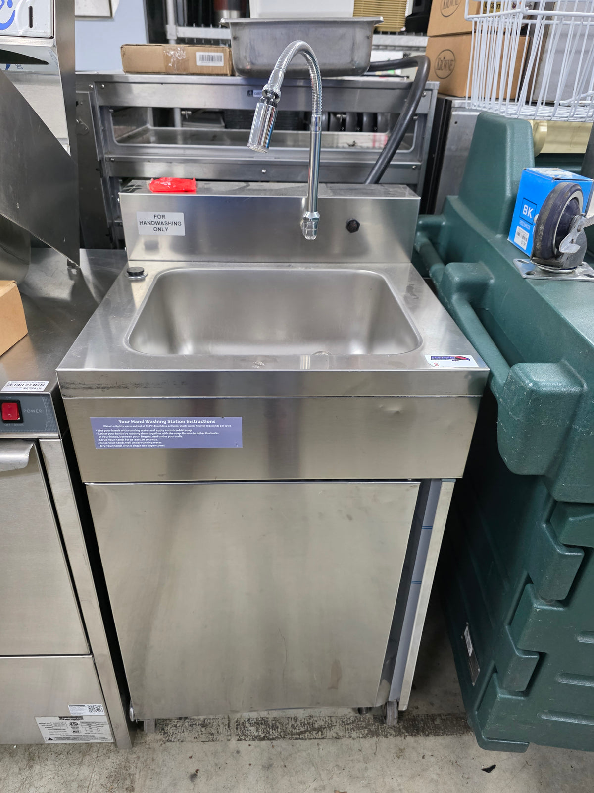 Unused Easy Hardware Hybrid 684 Hands Free Portable Self Contained Hand Sink 24VDC/120VAC