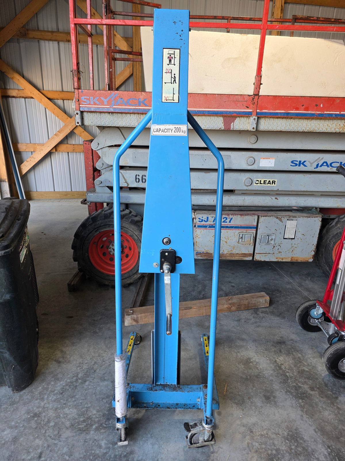 Used Choice Equipment KL-200M Manual Beer Keg Lifter 380lbs Capacity - TH