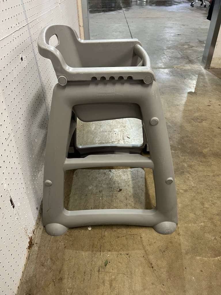 Used Rubbermaid® FG780508PLAT Platinum Sturdy Restaurant High Chair