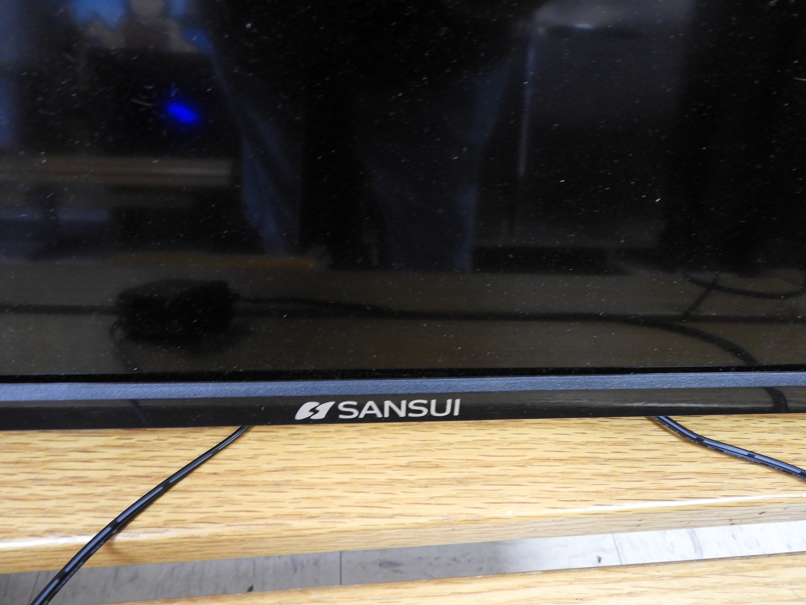 Used SANSUI S40P28FN 40-Inch 1080p Full HD LED Smart TV with Remote Control