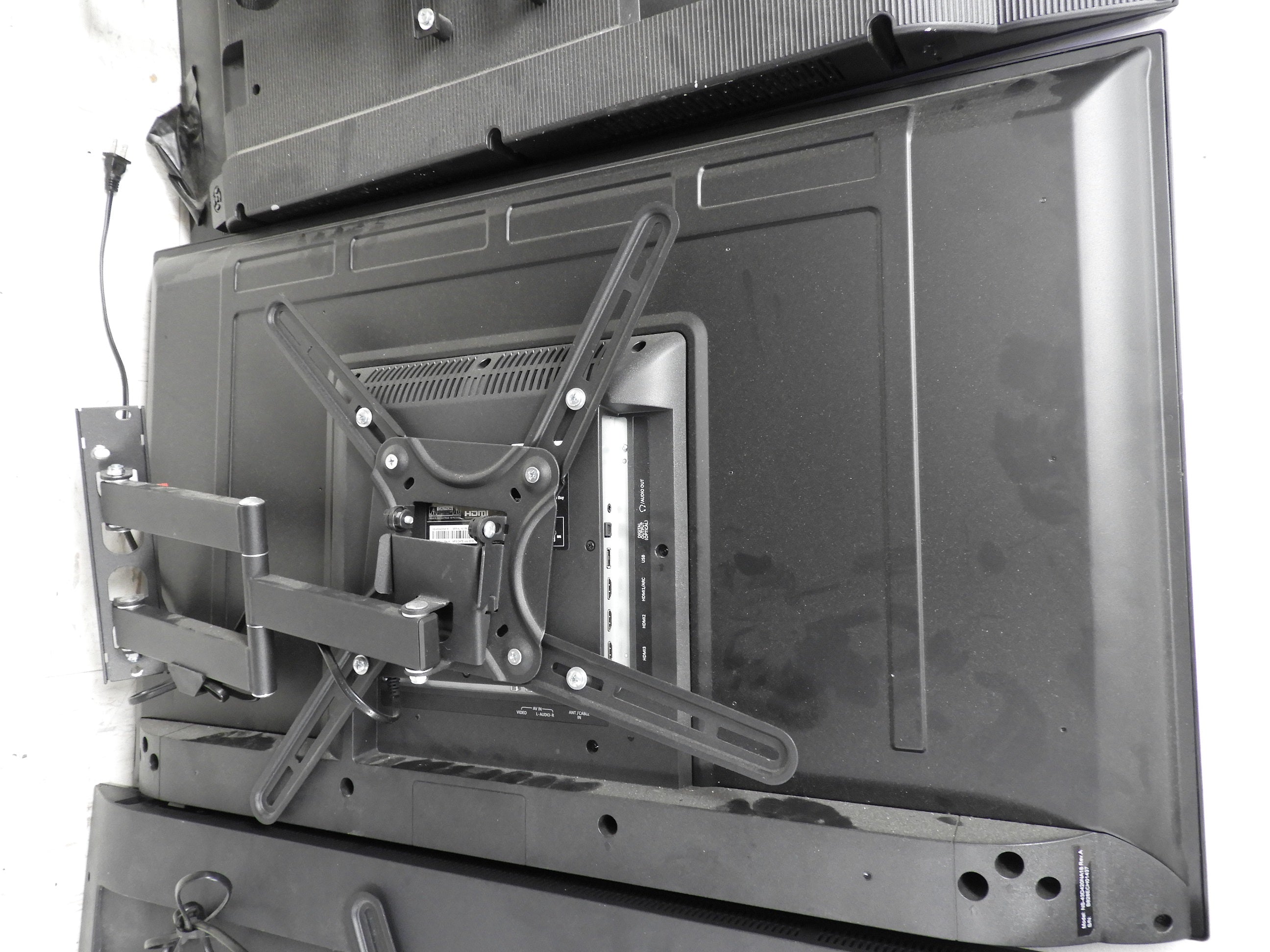 Used 43" Insignia LED - 1080p - HDTV with Wall Mount