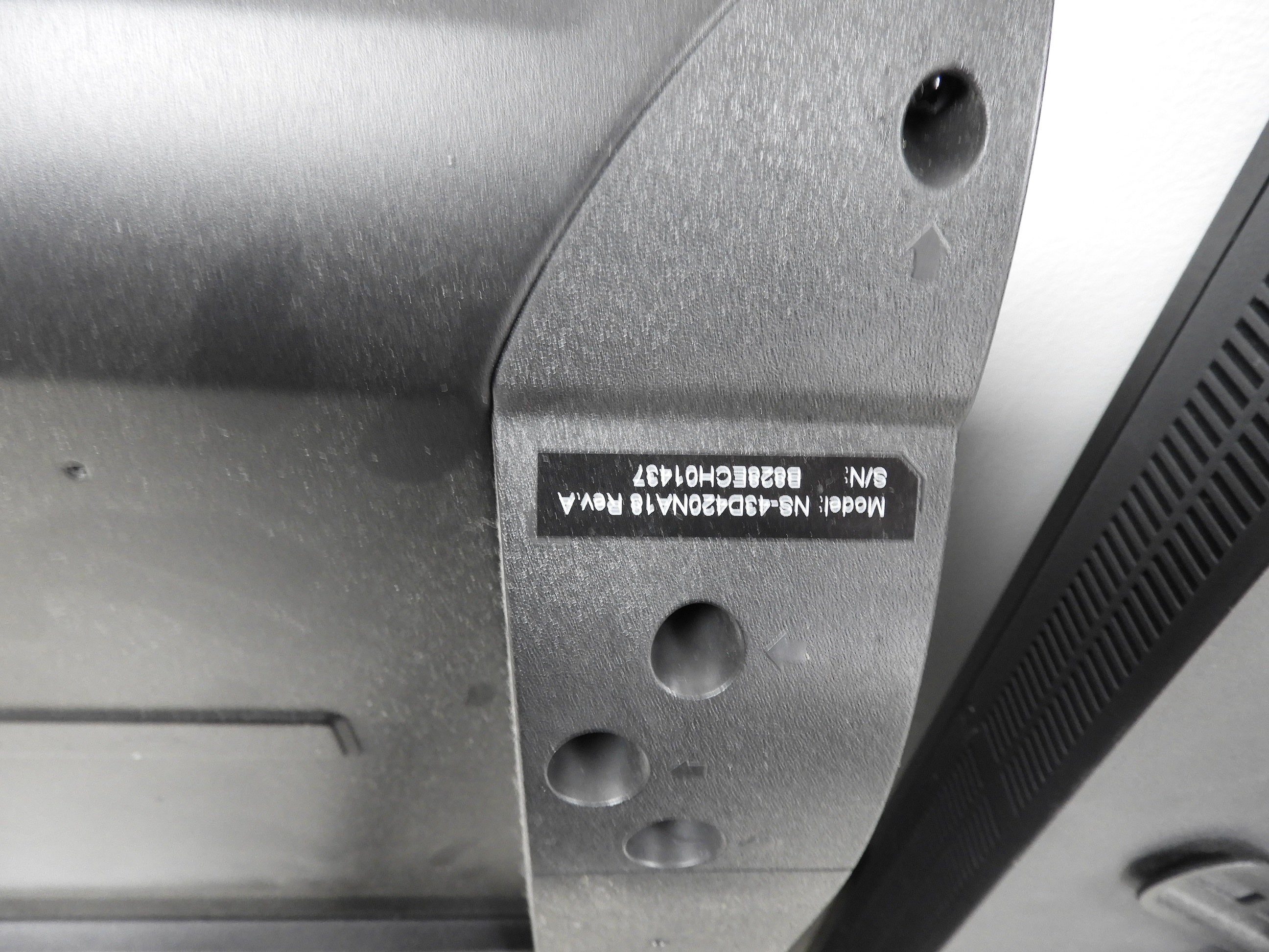 Used 43" Insignia LED - 1080p - HDTV with Wall Mount