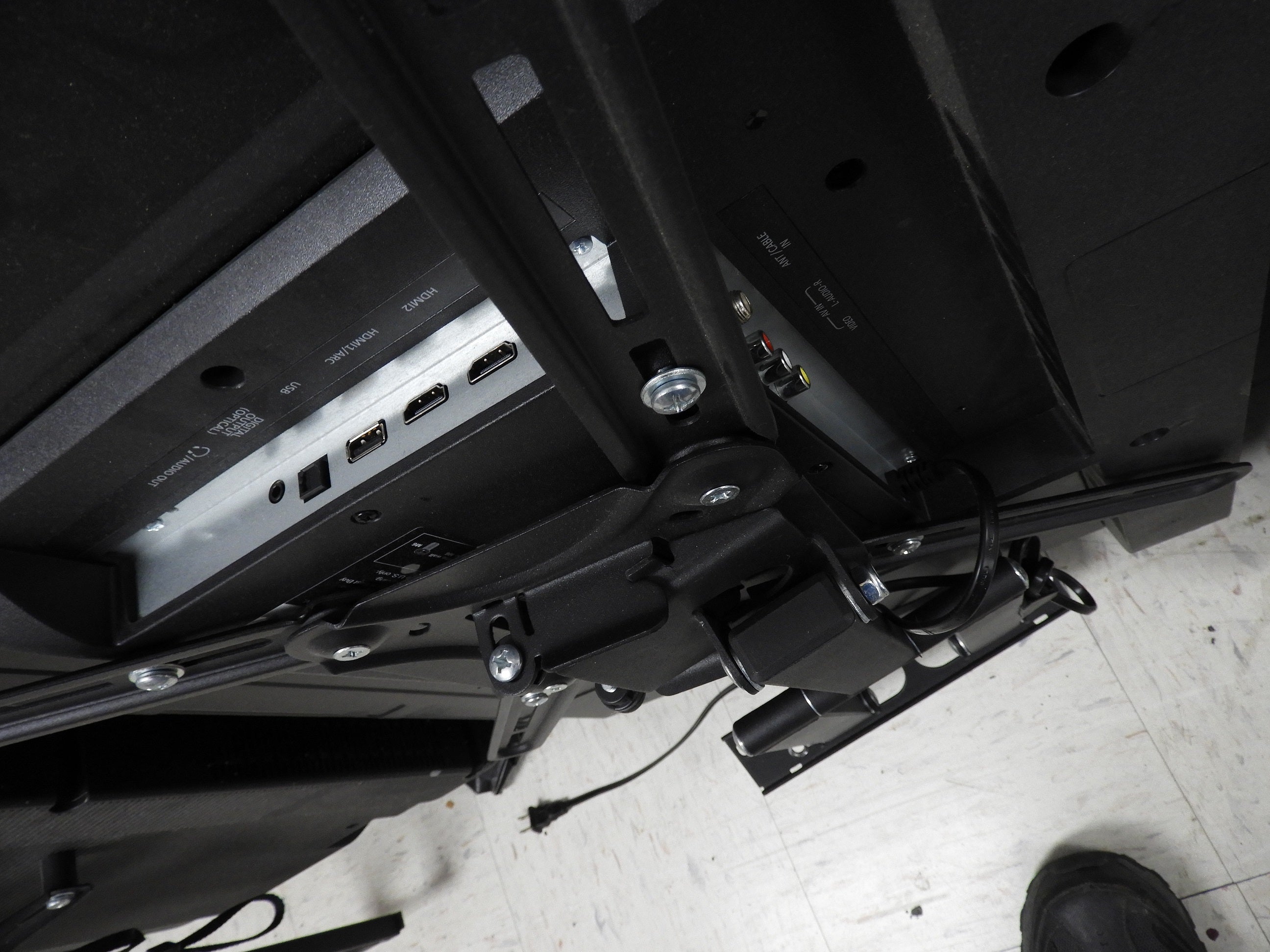 Used 43" Insignia LED - 1080p - HDTV with Wall Mount