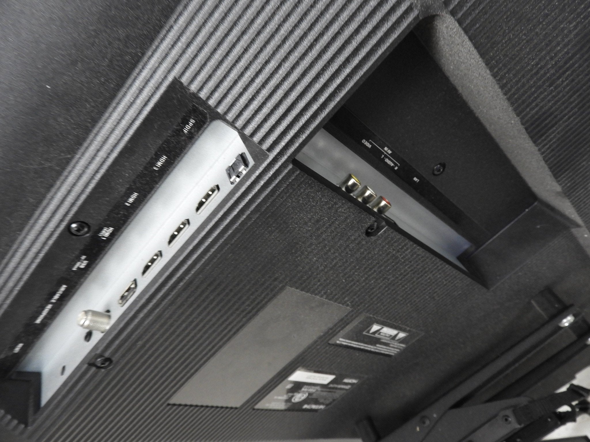 Used Hitachi 43R80 43" 4K Ultra HD LCD TV with Wall Mount - Falcon Restaurant Supply - 4