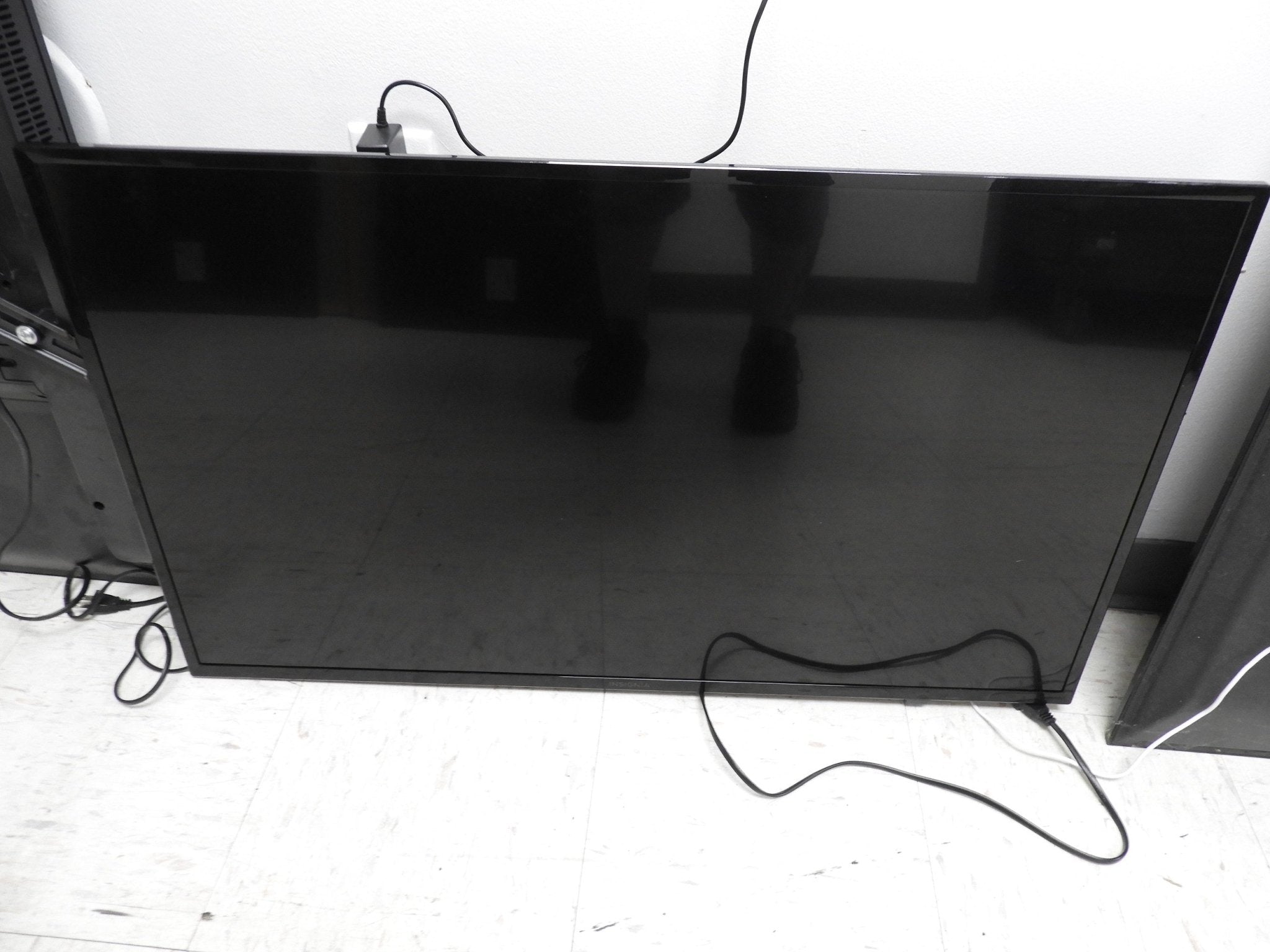 Used Insignia - 39" Class LED - 1080p - HDTV - Falcon Restaurant Supply - 1