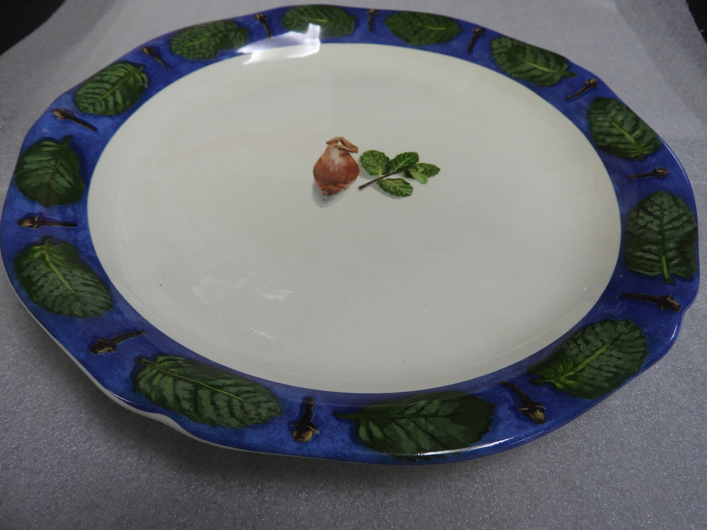 Used GIEN FRANCE Porcelain Poivre et Sel 12" Dining Plate