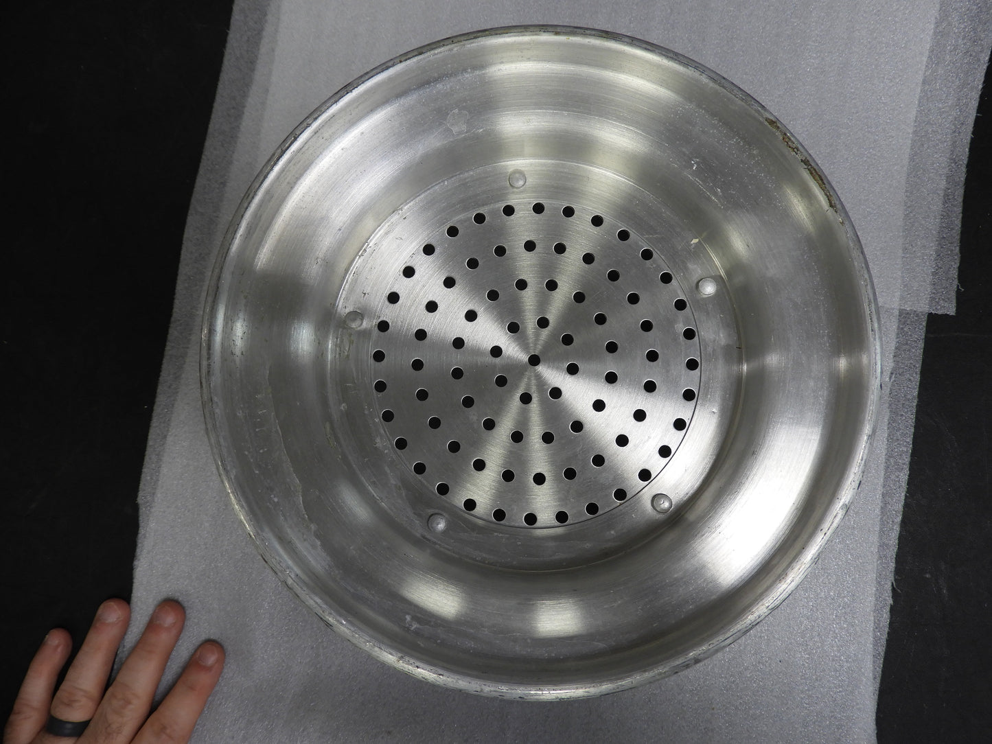 12 Quart Heavy Duty Aluminum Colander with Handles and Stable Base