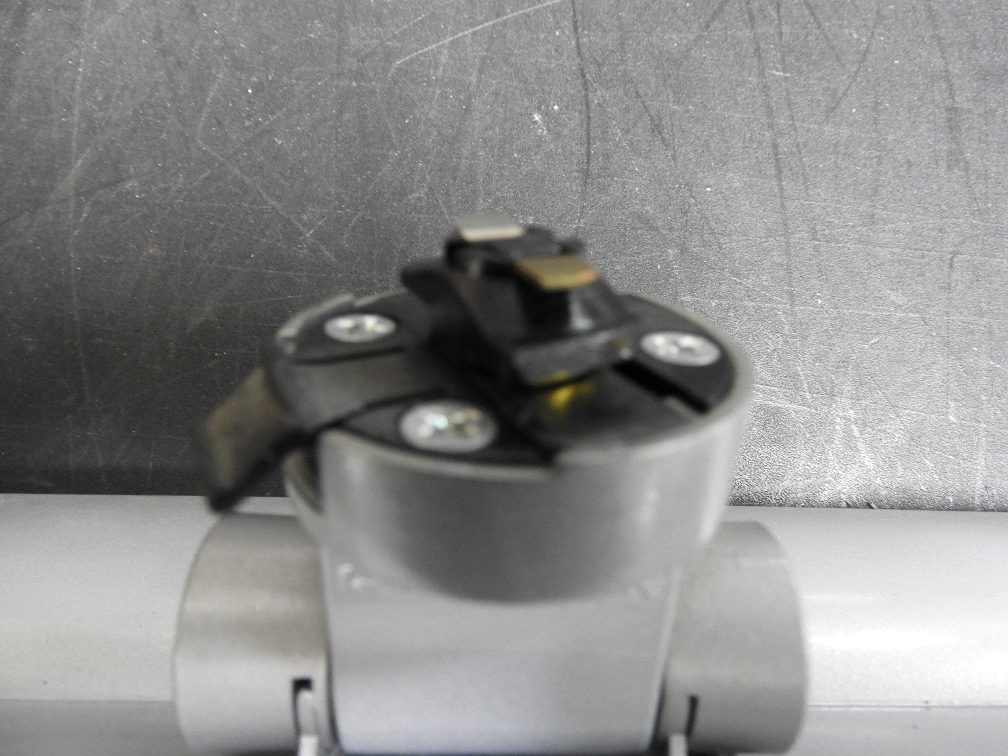 Used Lightolier 8276E Gray Track Florescent Light with Bulbs - Falcon Restaurant Supply - 4