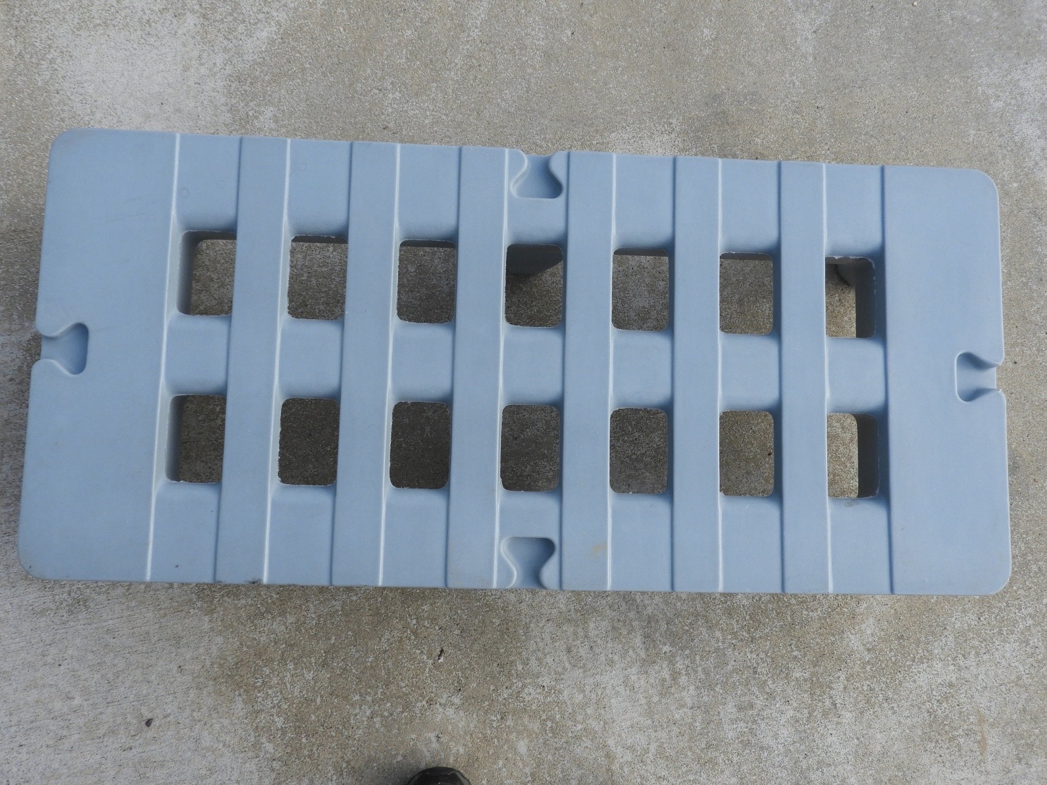 Used Metro HP2248PDMB 48" x 22" x 12" Bow Tie Dunnage Rack 3000lb