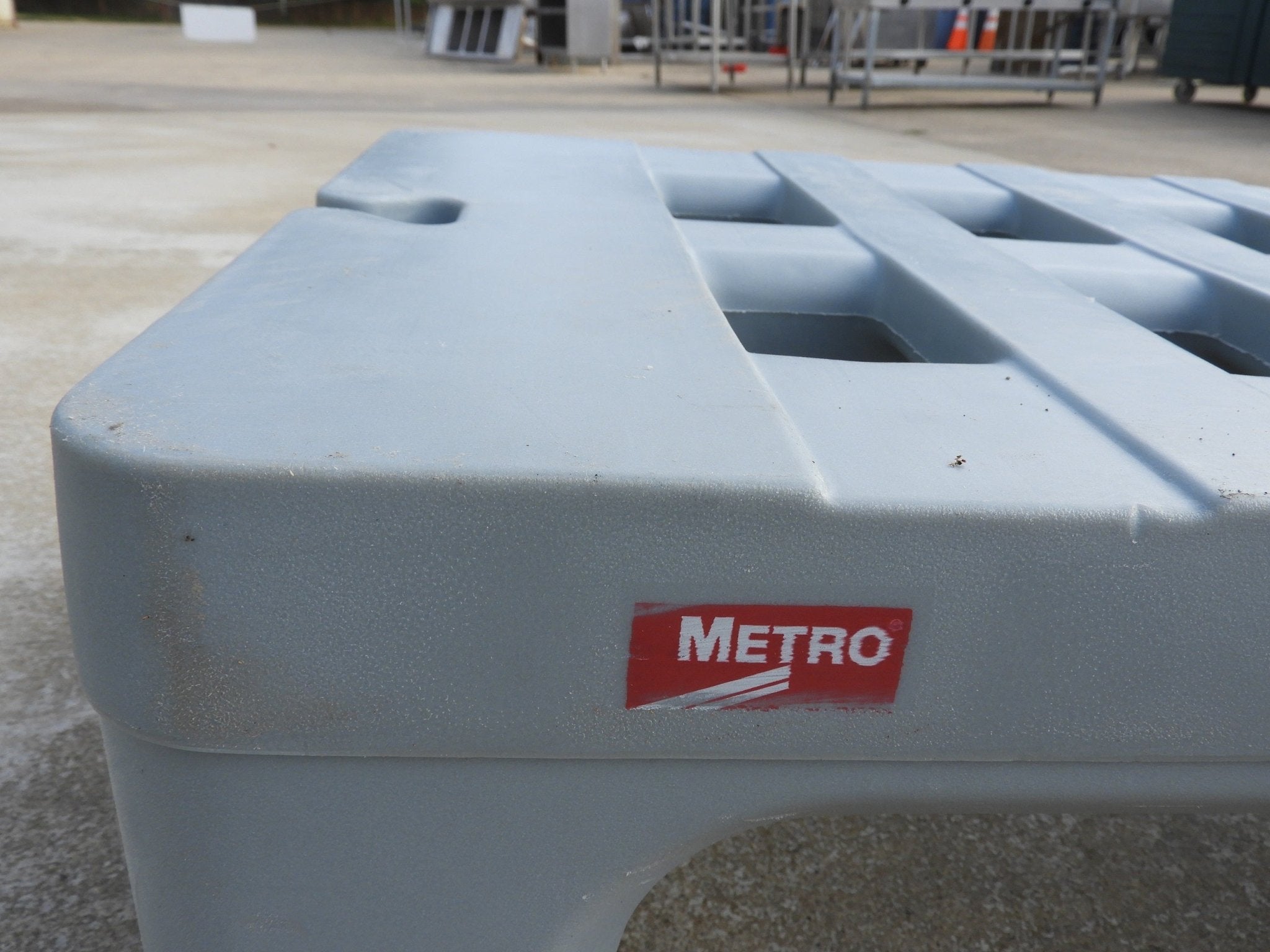 Used Metro HP2248PDMB 48" x 22" x 12" Bow Tie Dunnage Rack 3000lb