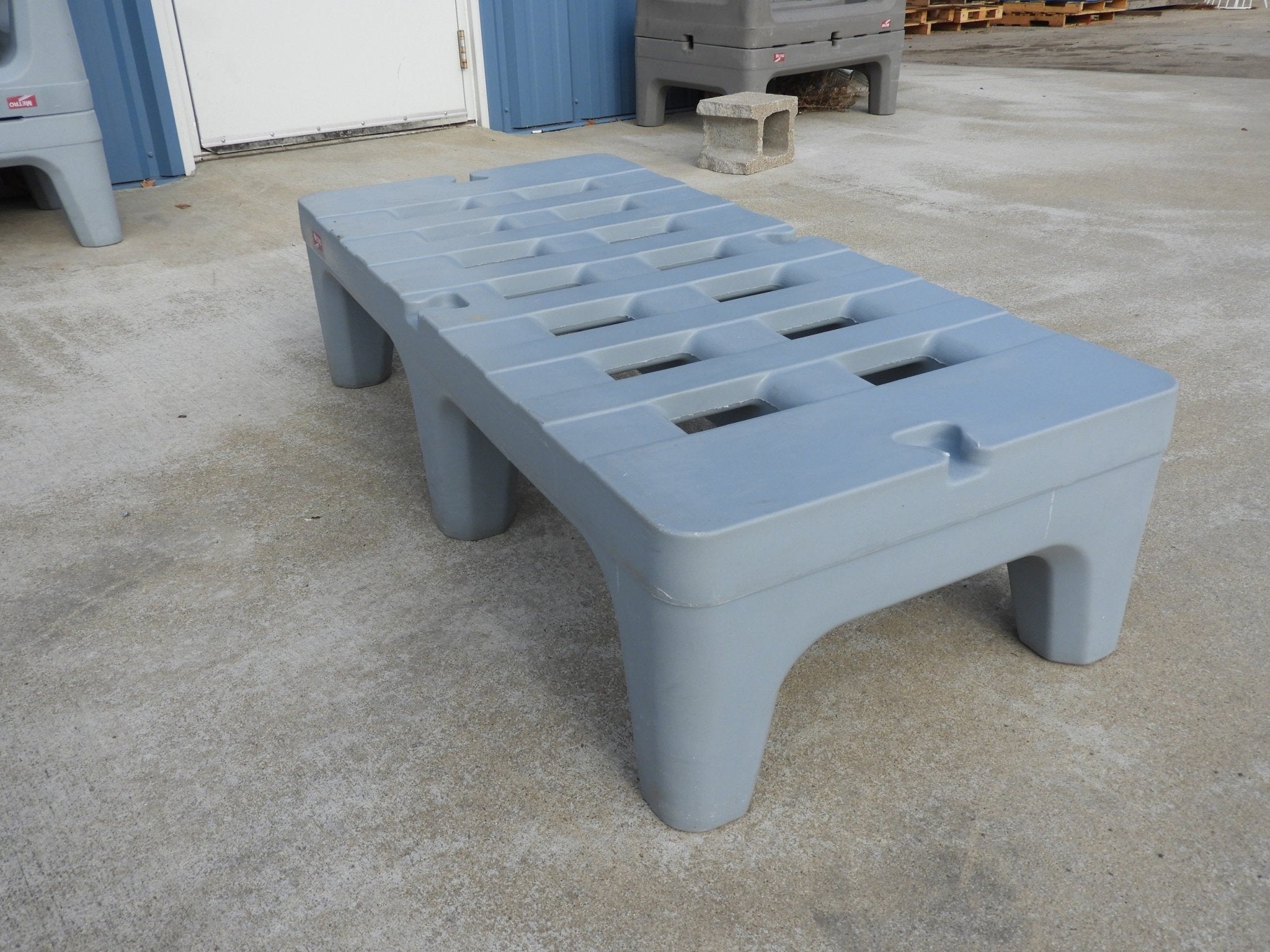 Used Metro HP2248PDMB 48" x 22" x 12" Bow Tie Dunnage Rack 3000lb