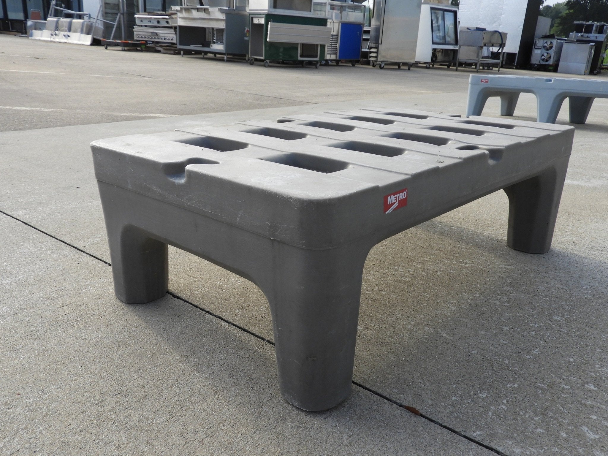 Used METRO Dunnage Rack 12 in x 22 in x 36 in, Polymer, 1,500lb Load Capacity