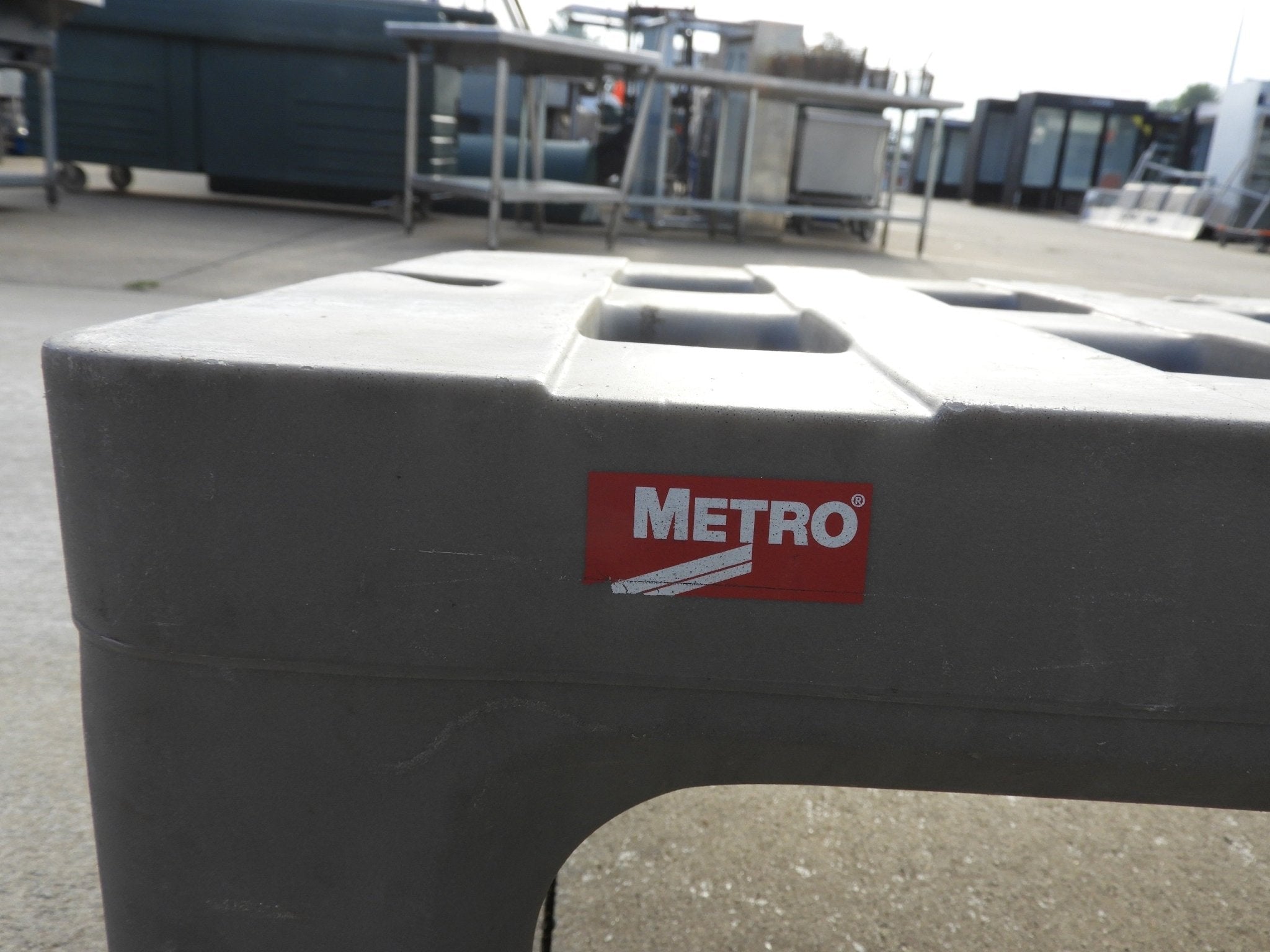 Used METRO Dunnage Rack 12 in x 22 in x 36 in, Polymer, 1,500lb Load Capacity