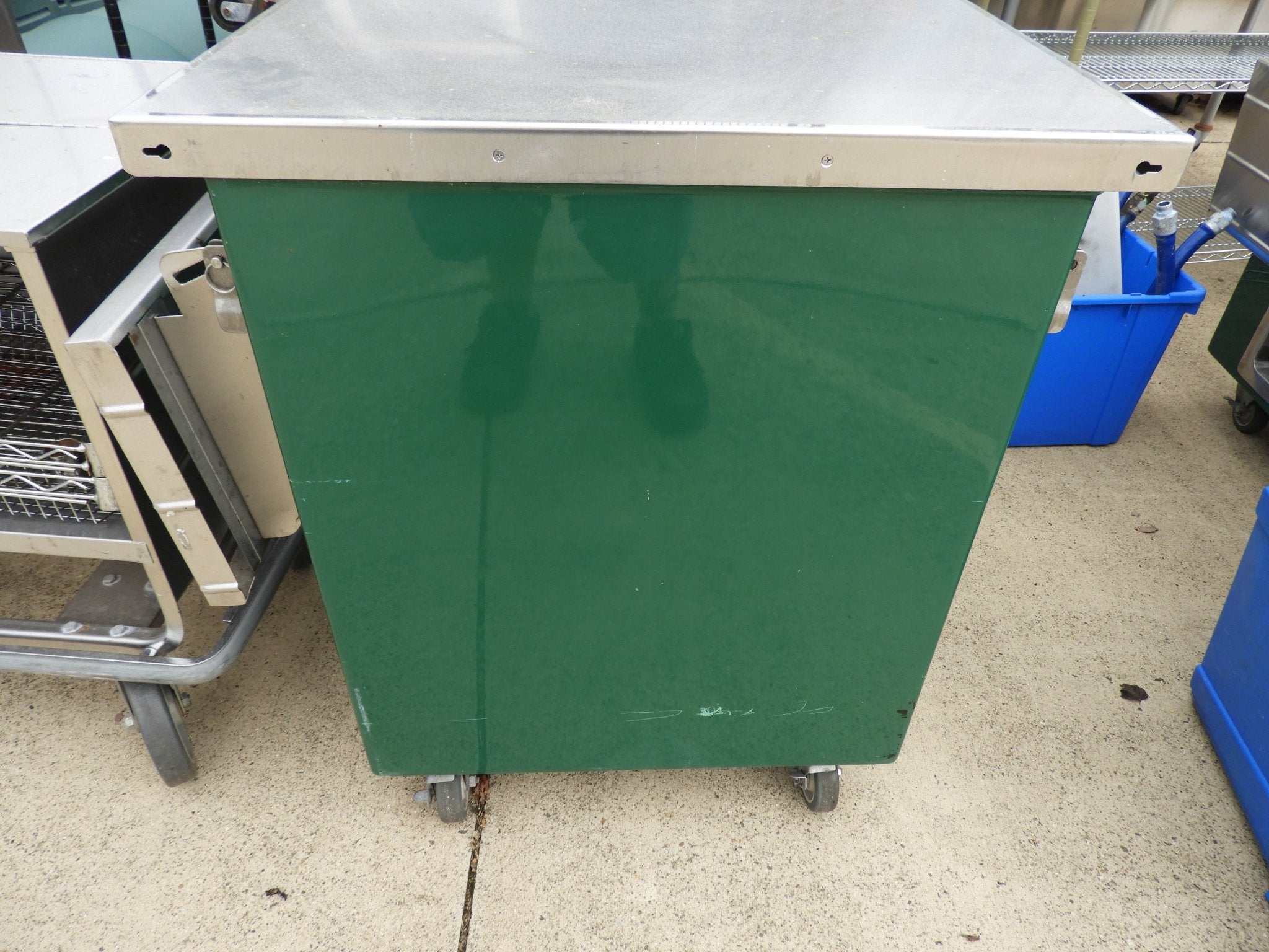 Used Colorpoint Portable Stainless Steel Work Counter 50 - CSE - SS41 - Falcon Restaurant Supply - 3