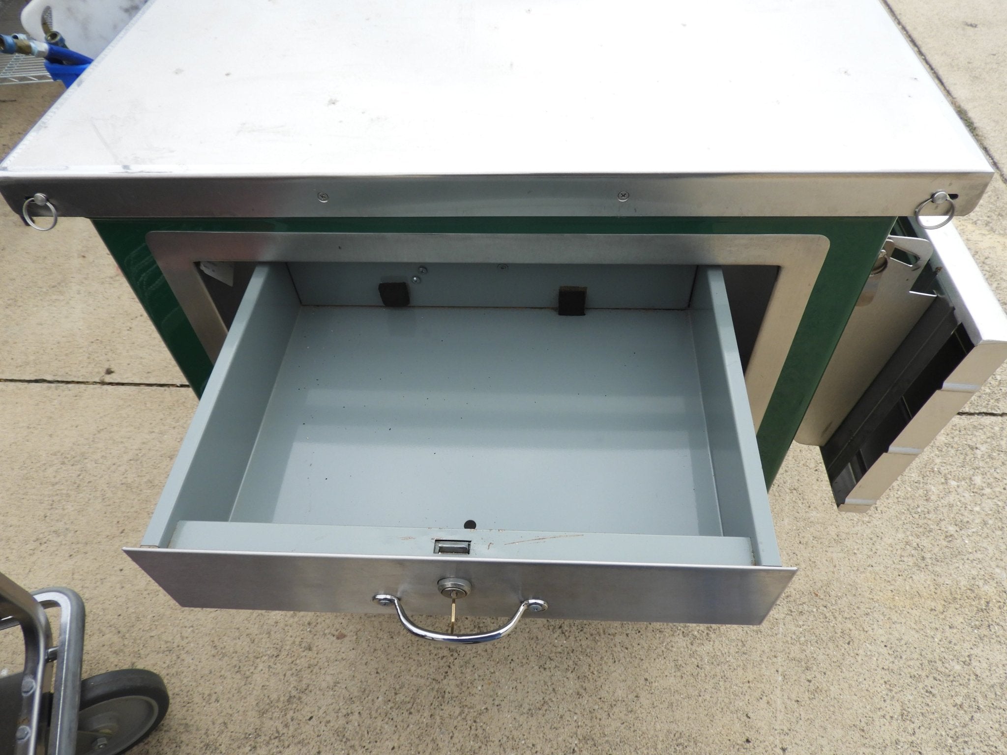 Used Colorpoint Portable Stainless Steel Work Counter 50 - CSE - SS41 - Falcon Restaurant Supply - 4