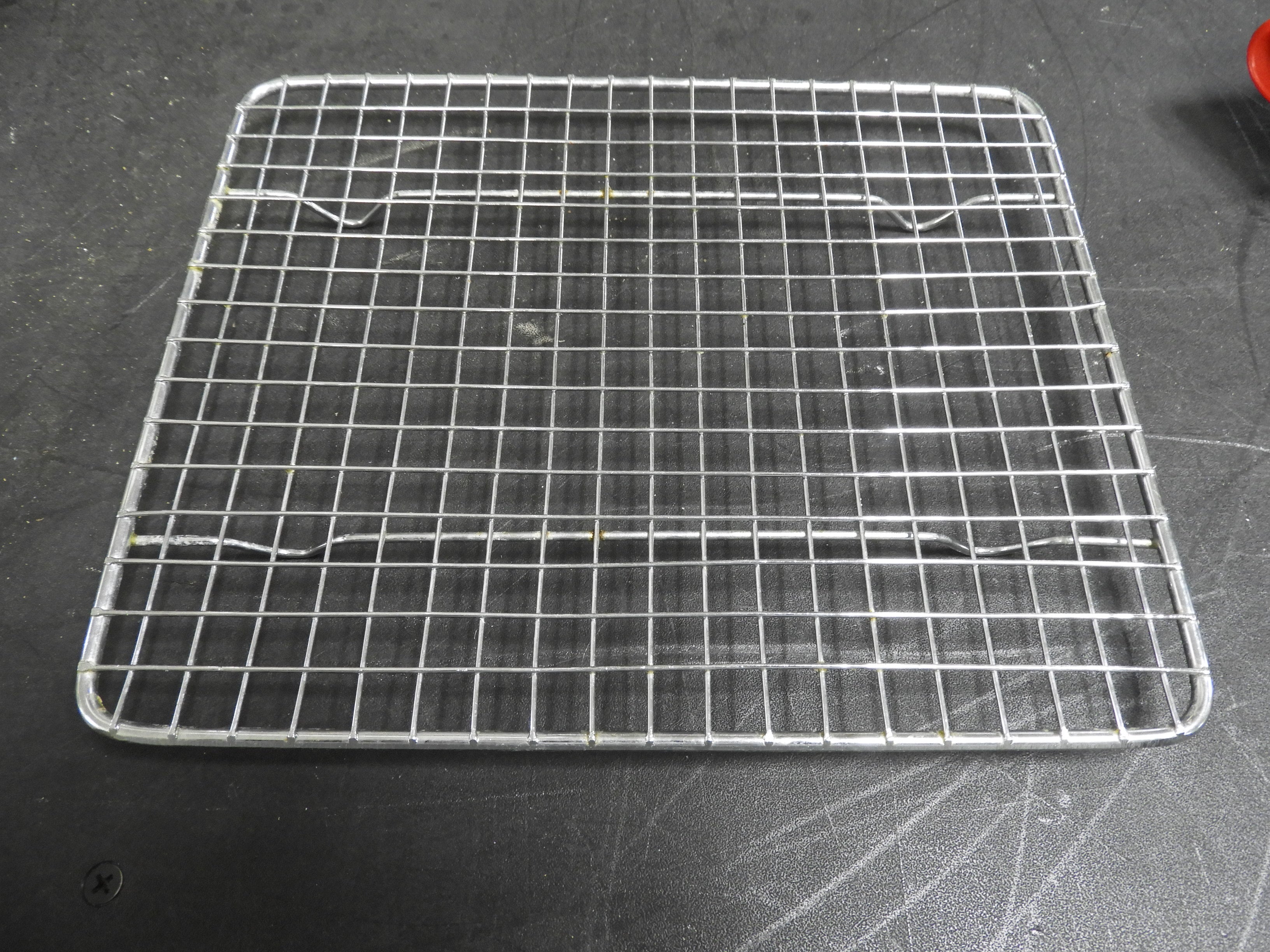 Used Winco PGW-810 8" x 10" Half-Size Footed Chrome Plated Steel Wire Cooling Rack / Pan Grate C IP
