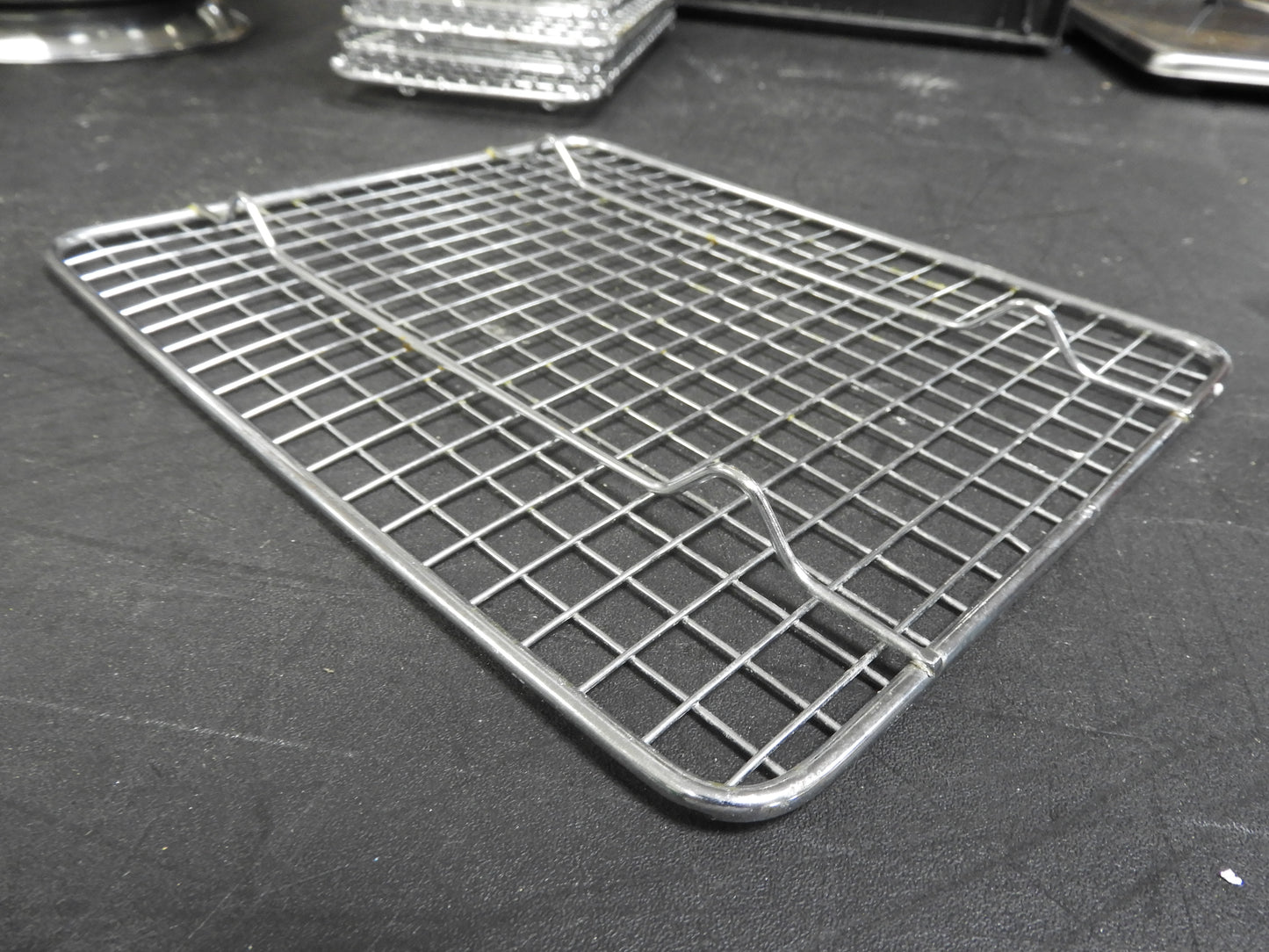 Winco PGW-810 8" x 10" Half-Size Footed Chrome Plated Steel Wire Cooling Rack / Pan Grate C IP